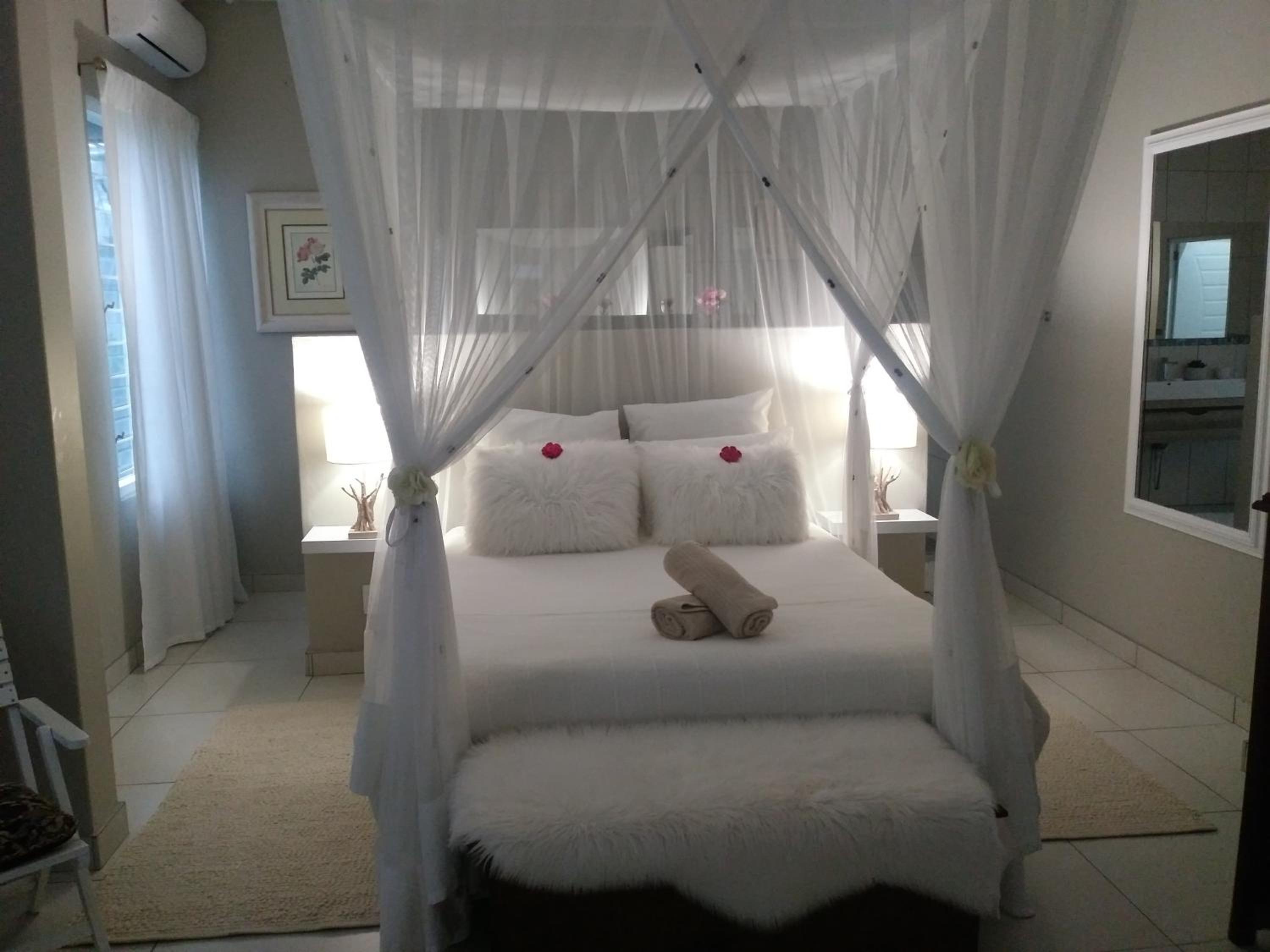 Luxury Queen Room with Lake View  photo 1