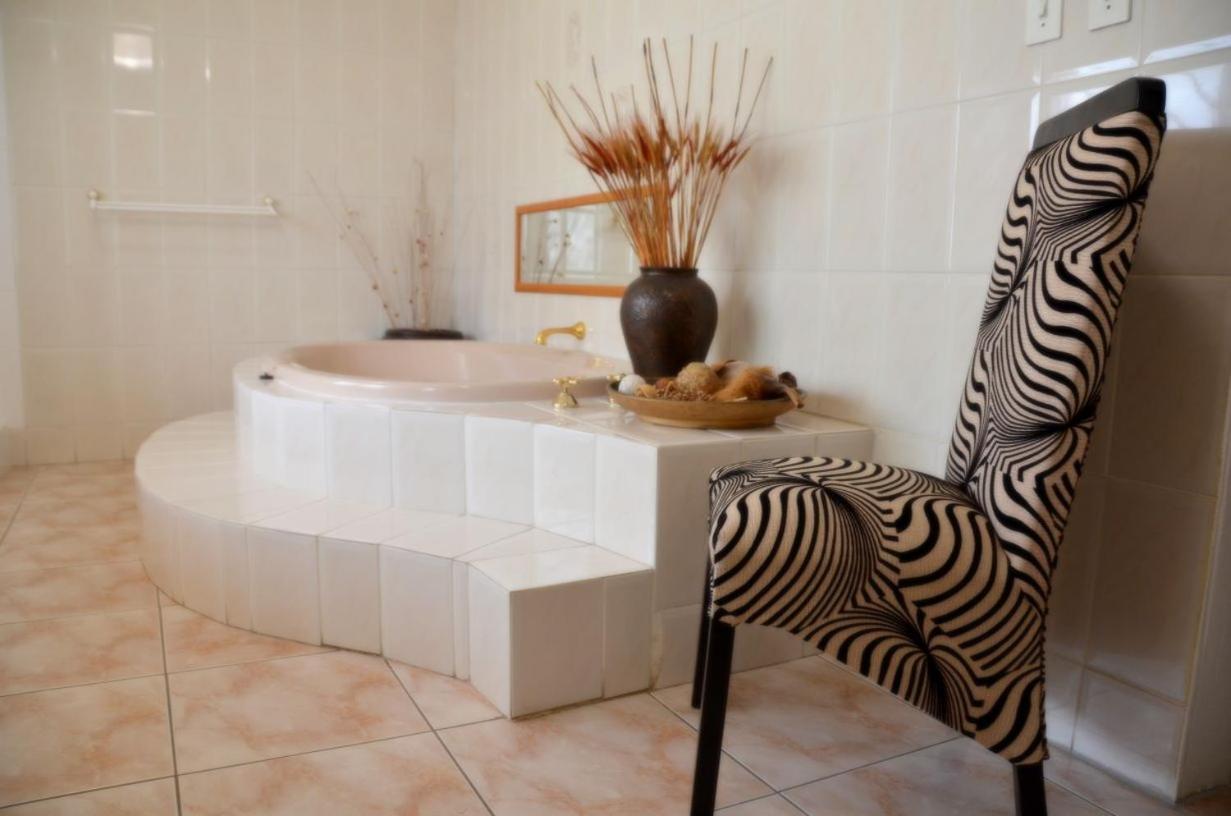Luxury Suite - Photo 2