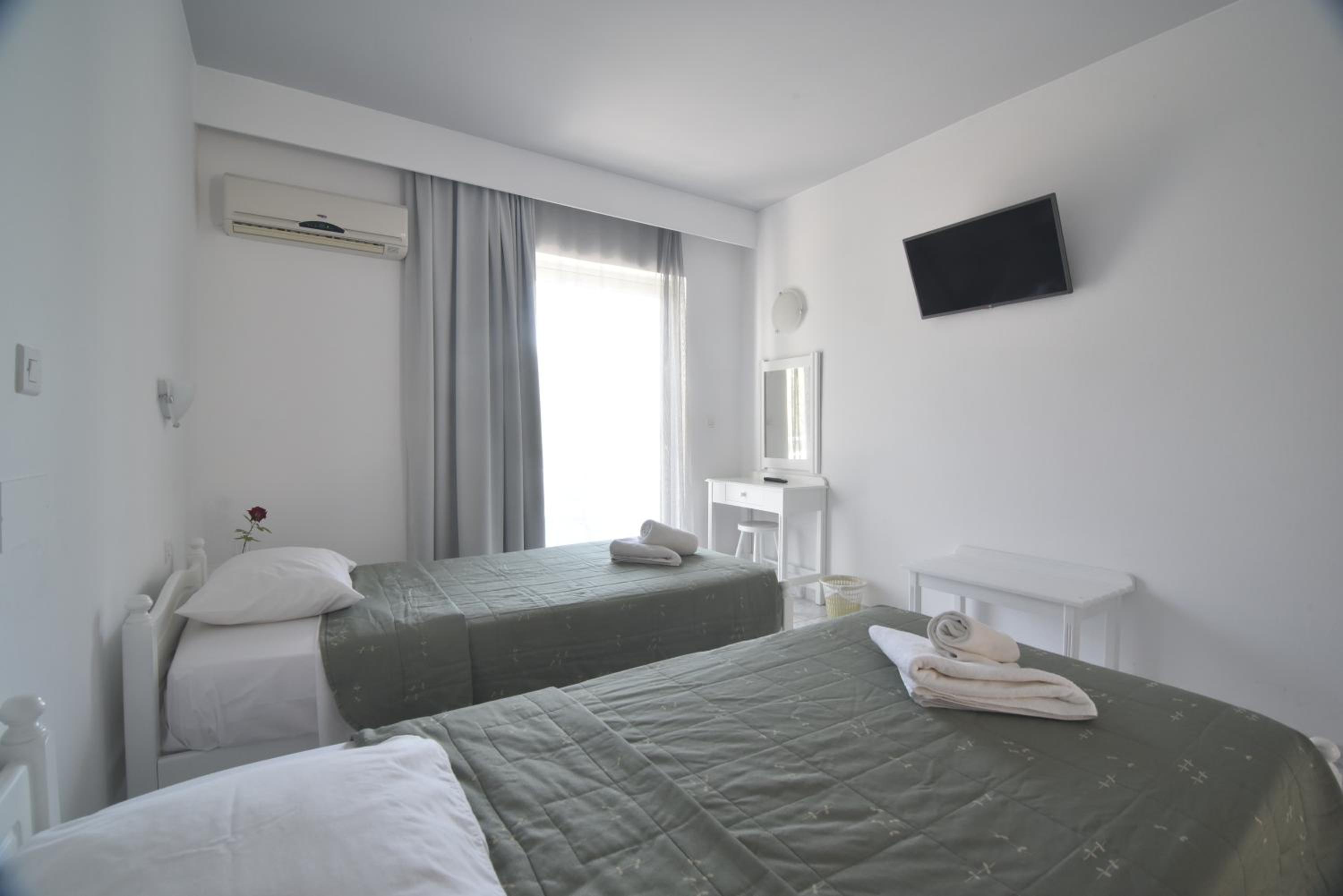 Double or Twin Room with Sea View photo 2