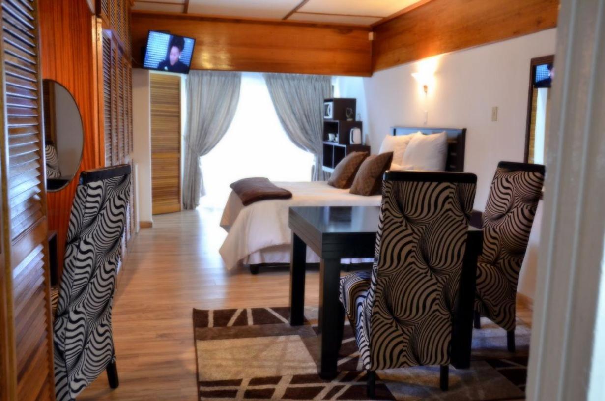 Luxury Suite - Photo 9