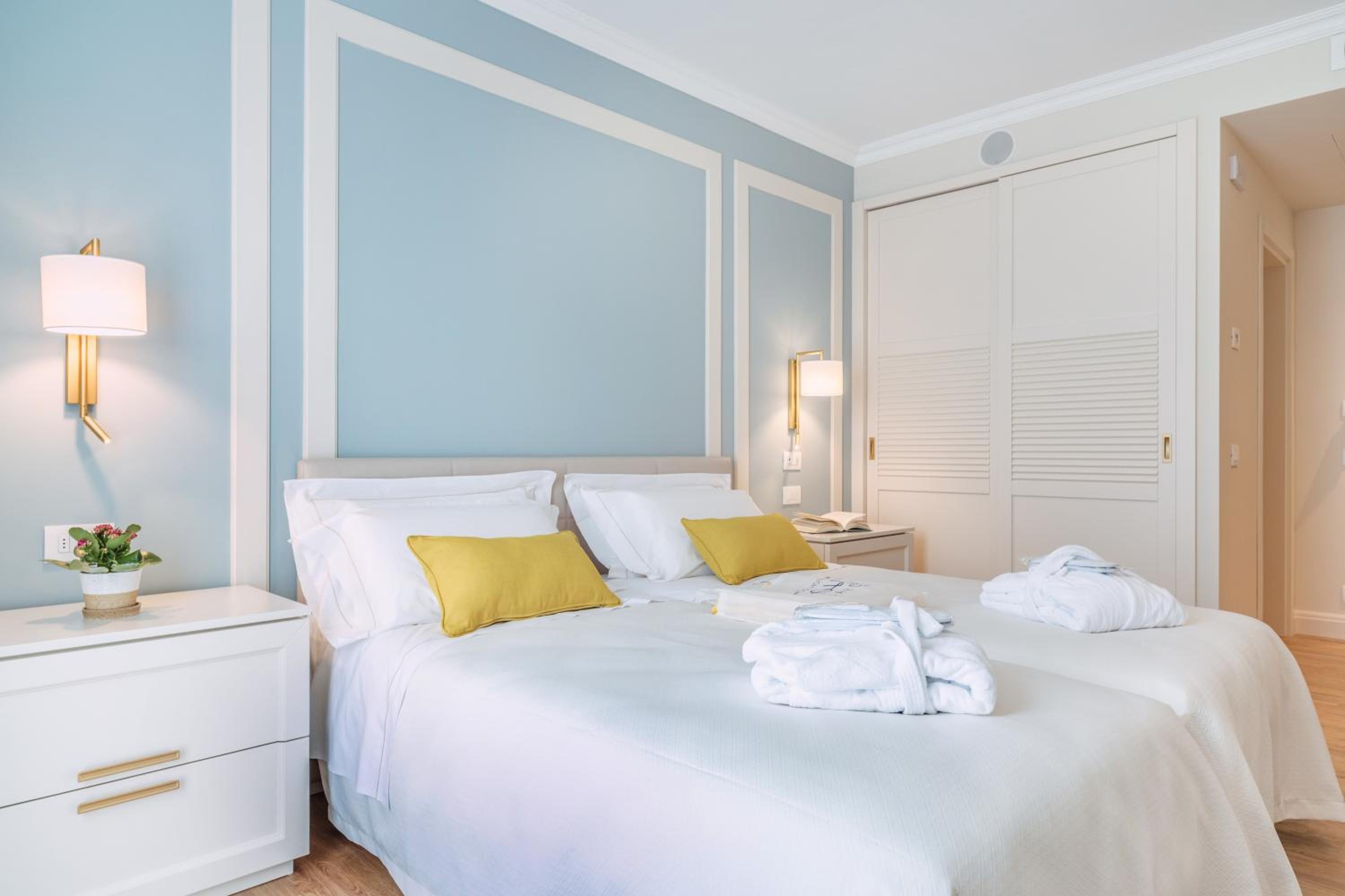 Double or Twin Room with Balcony photo 2