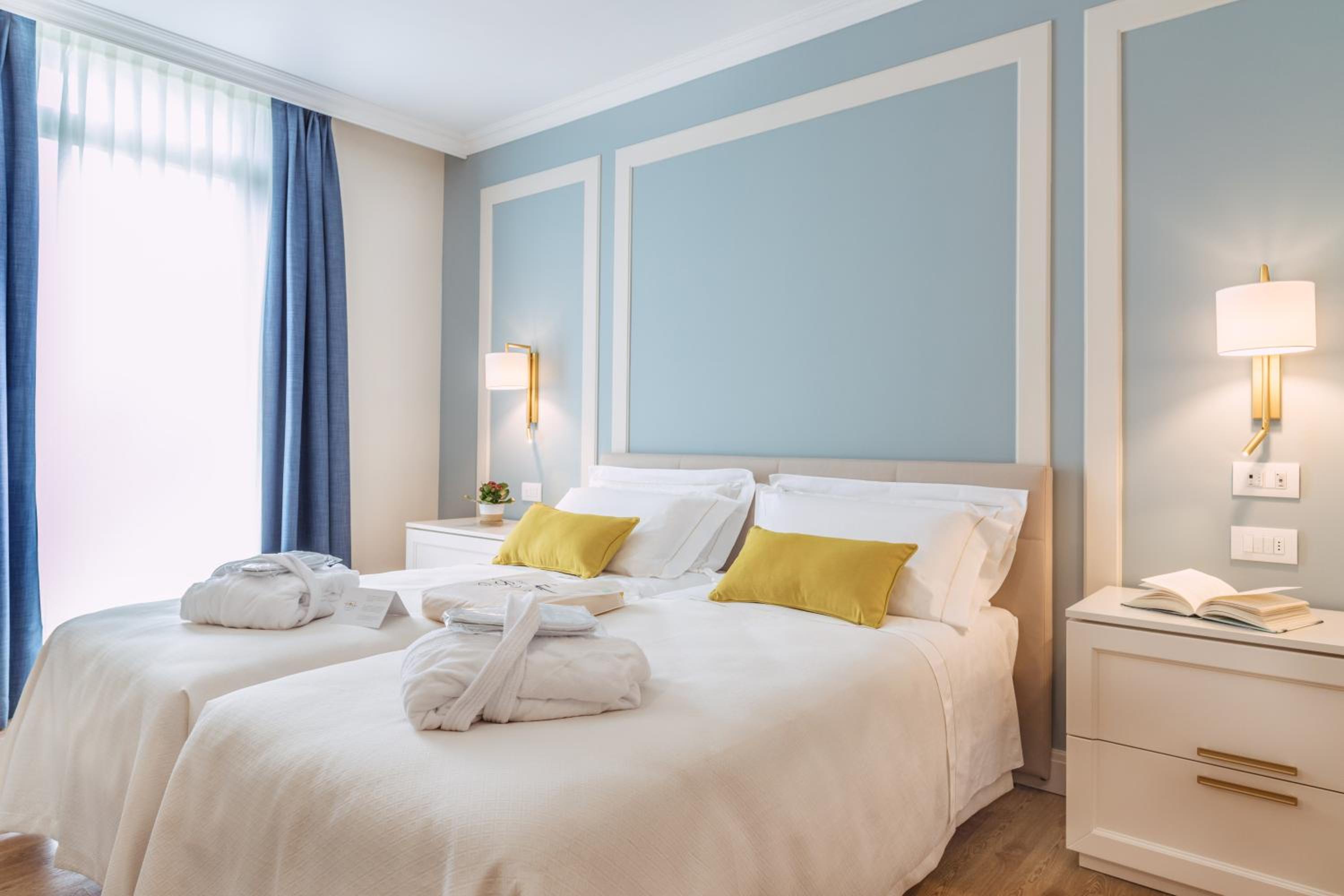 Double or Twin Room with Balcony photo 3