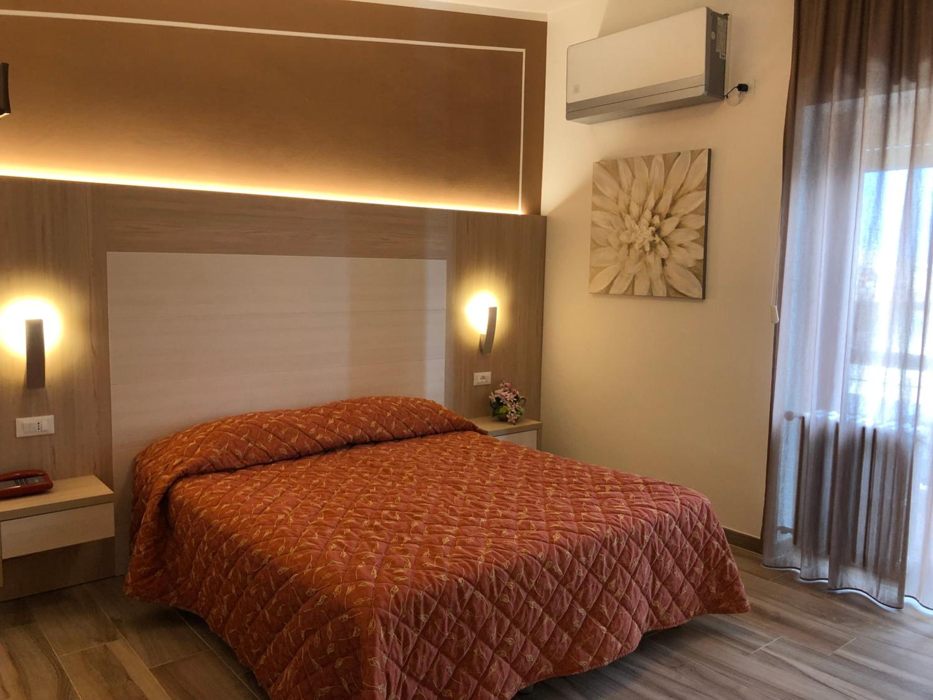 Superior Double Room with Balcony and Lake View - Photo 4