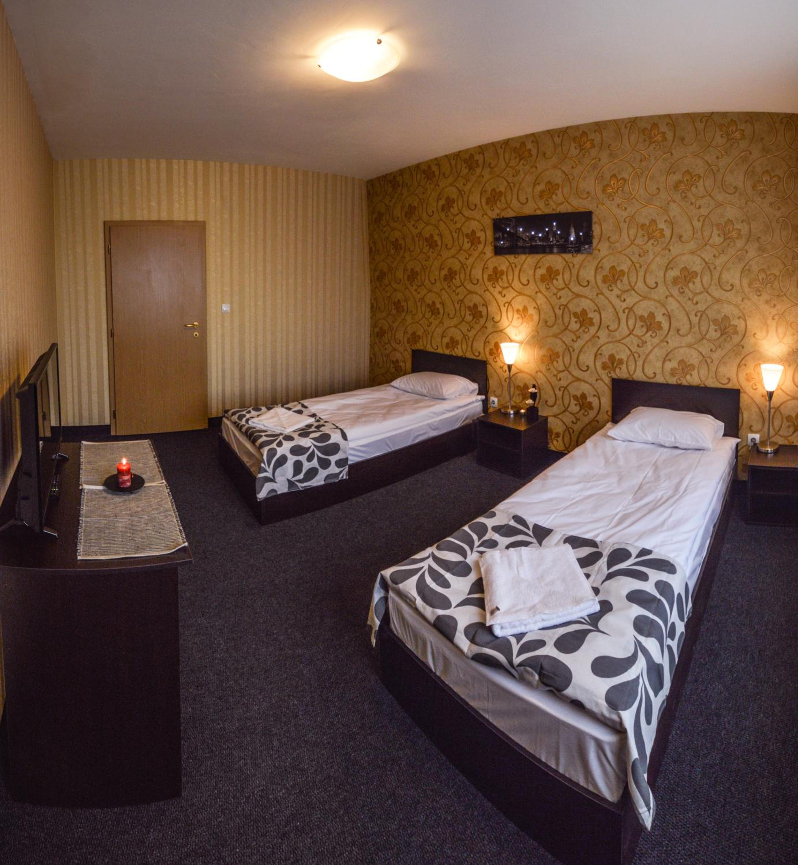 Double or Twin Room with Balcony - Photo 1