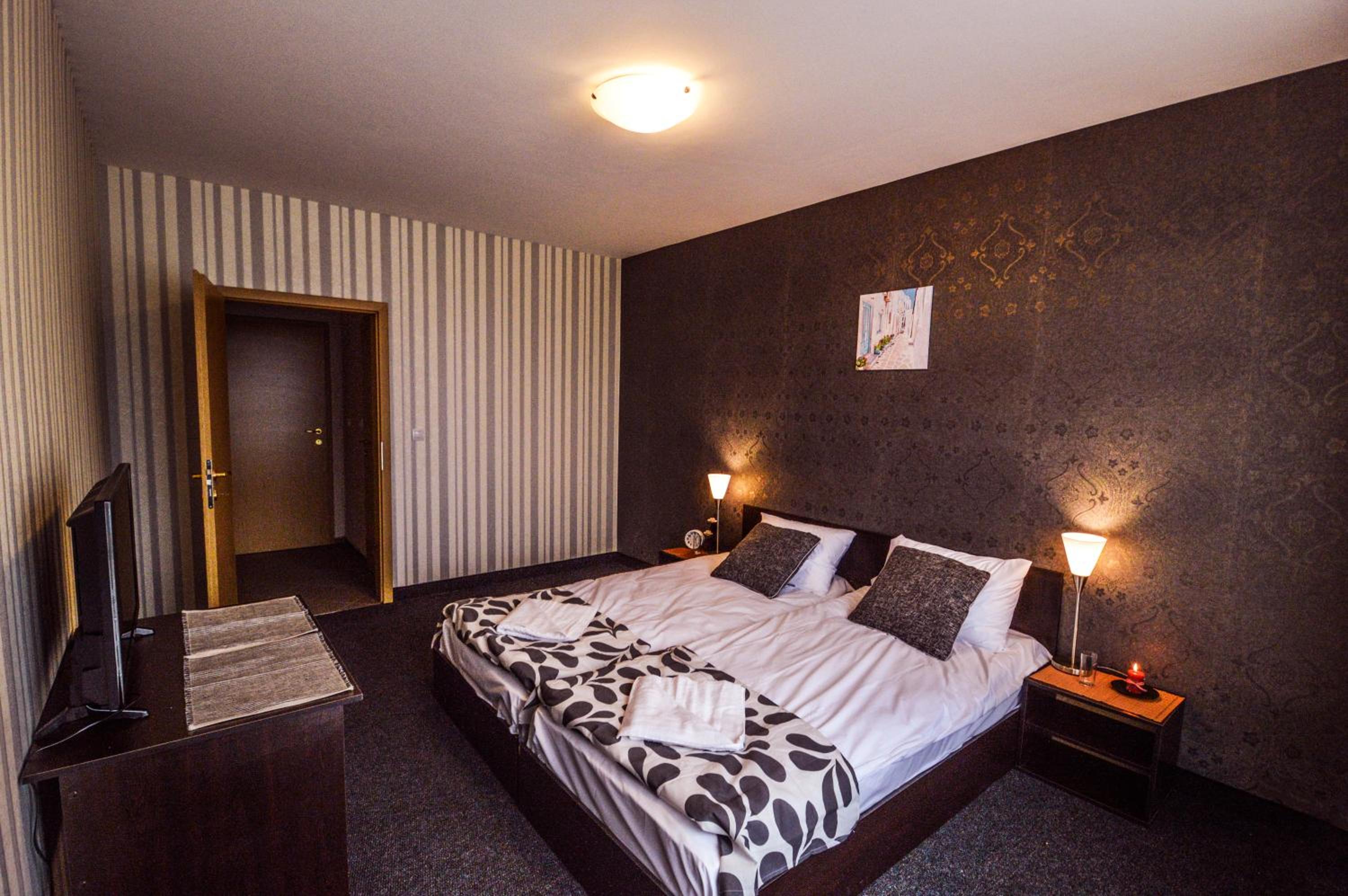 Double or Twin Room without Balcony - Photo 3
