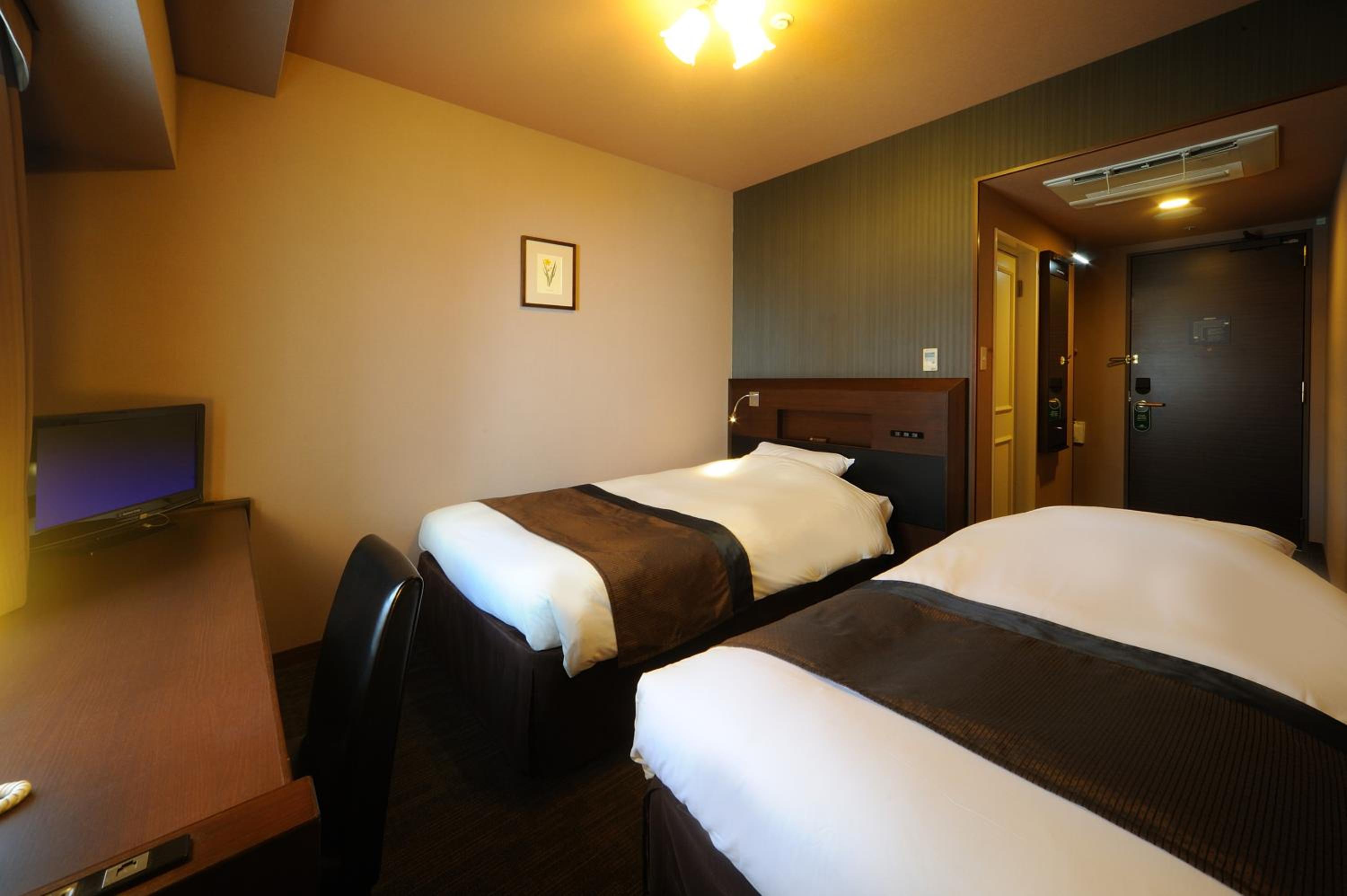 Economy Twin Room - Non-Smoking - Photo 7