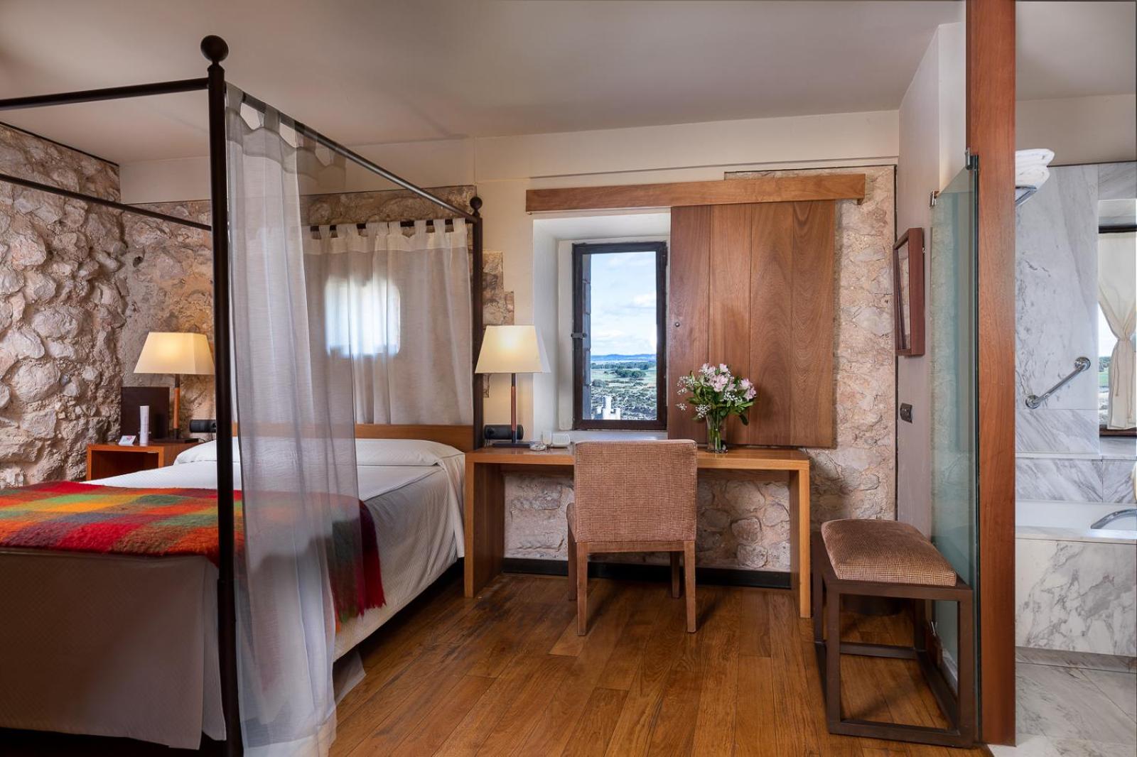 Standard Double Room - Photo 9