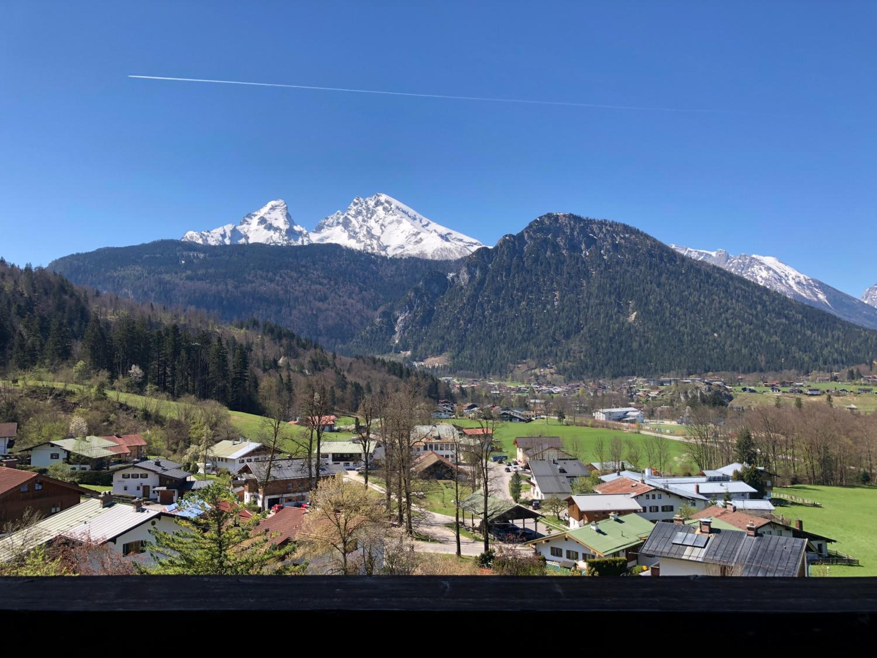 Apartment with Mountain View
