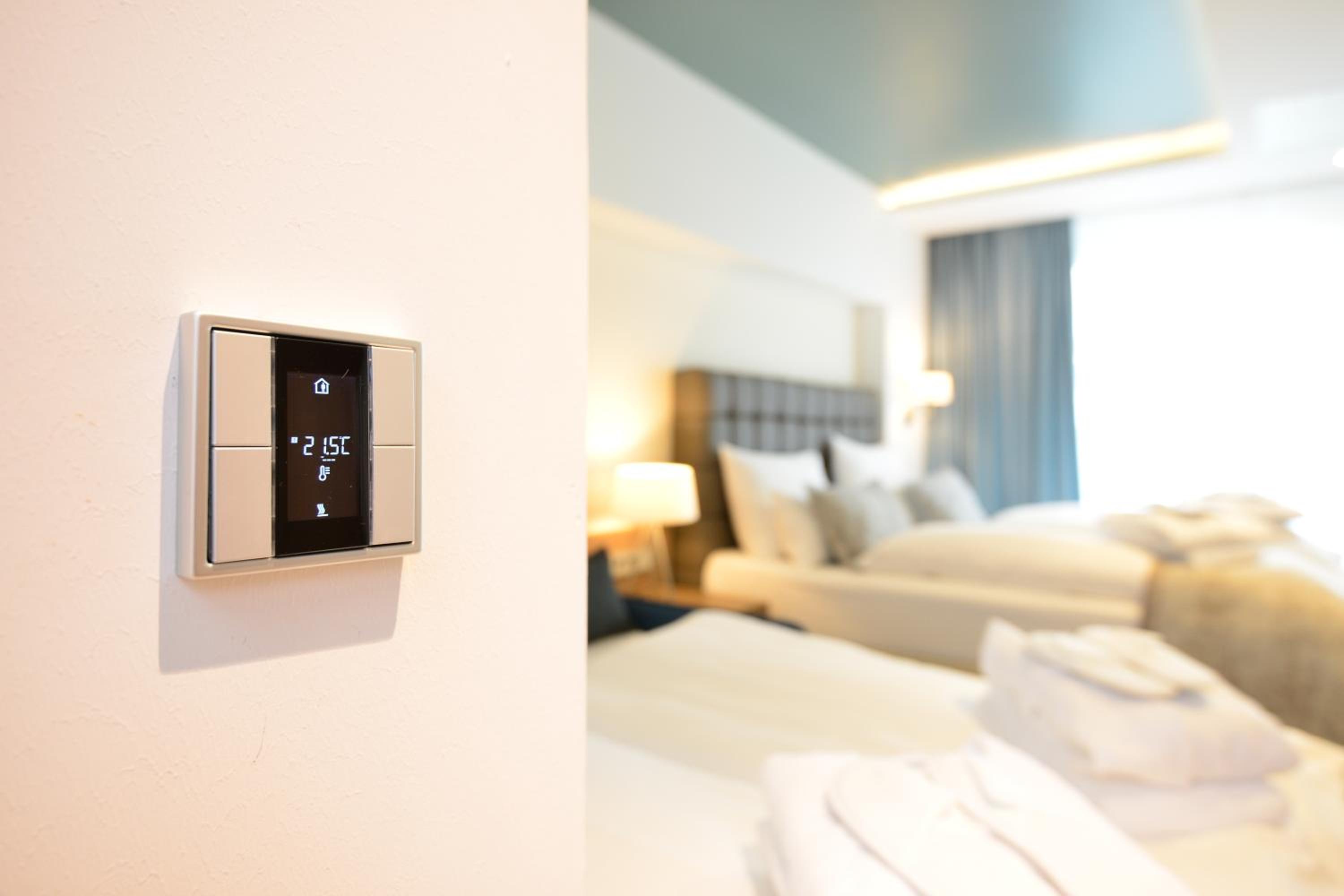 Deluxe Double Room with Sea View thumbnail 5