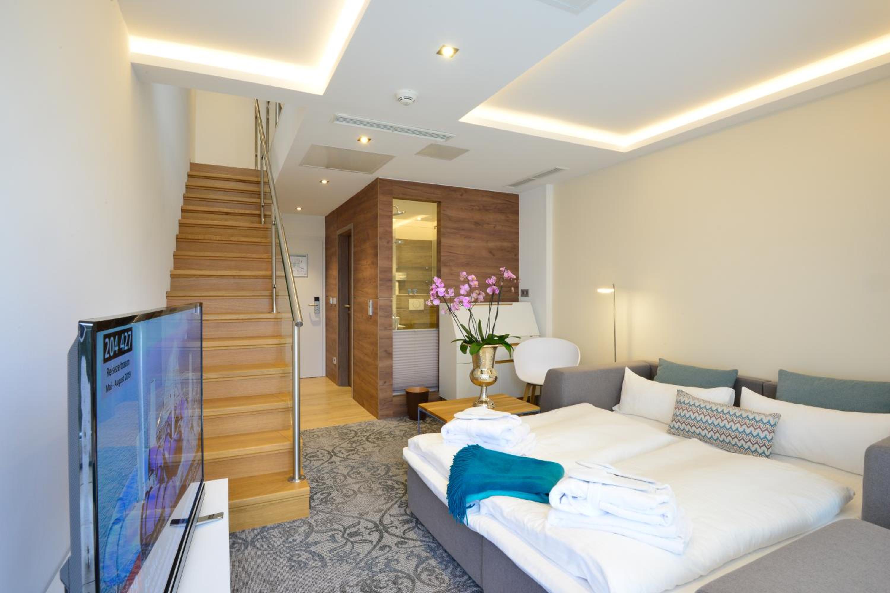 Deluxe Maisonette with Sea View thumbnail 5