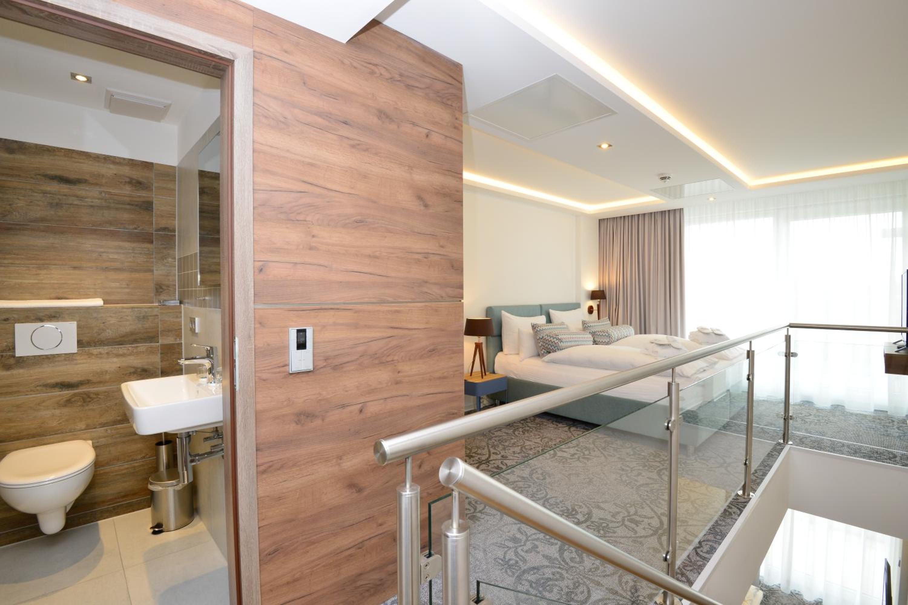Deluxe Maisonette with Sea View thumbnail 6