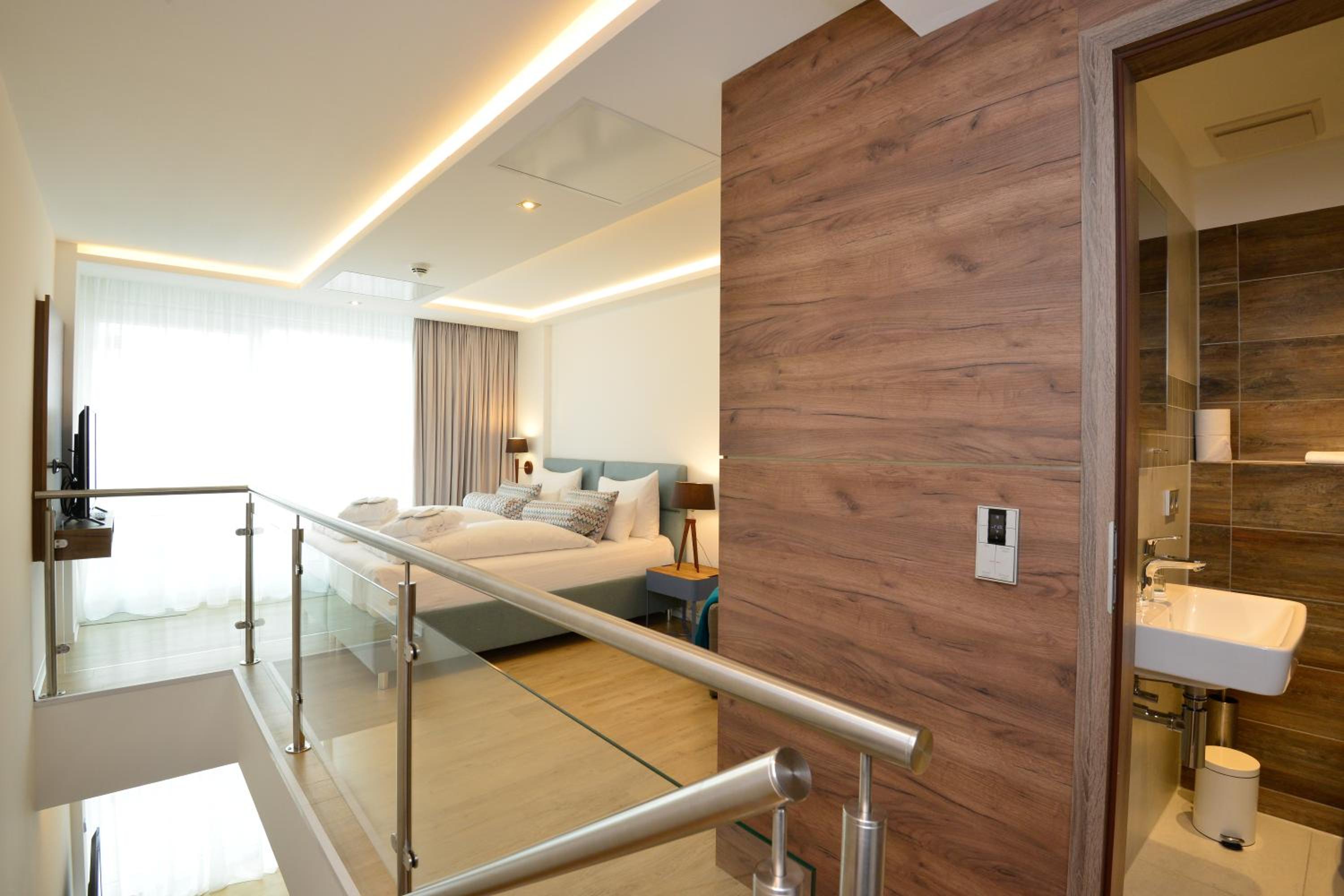 Deluxe Maisonette with Sea View thumbnail 5