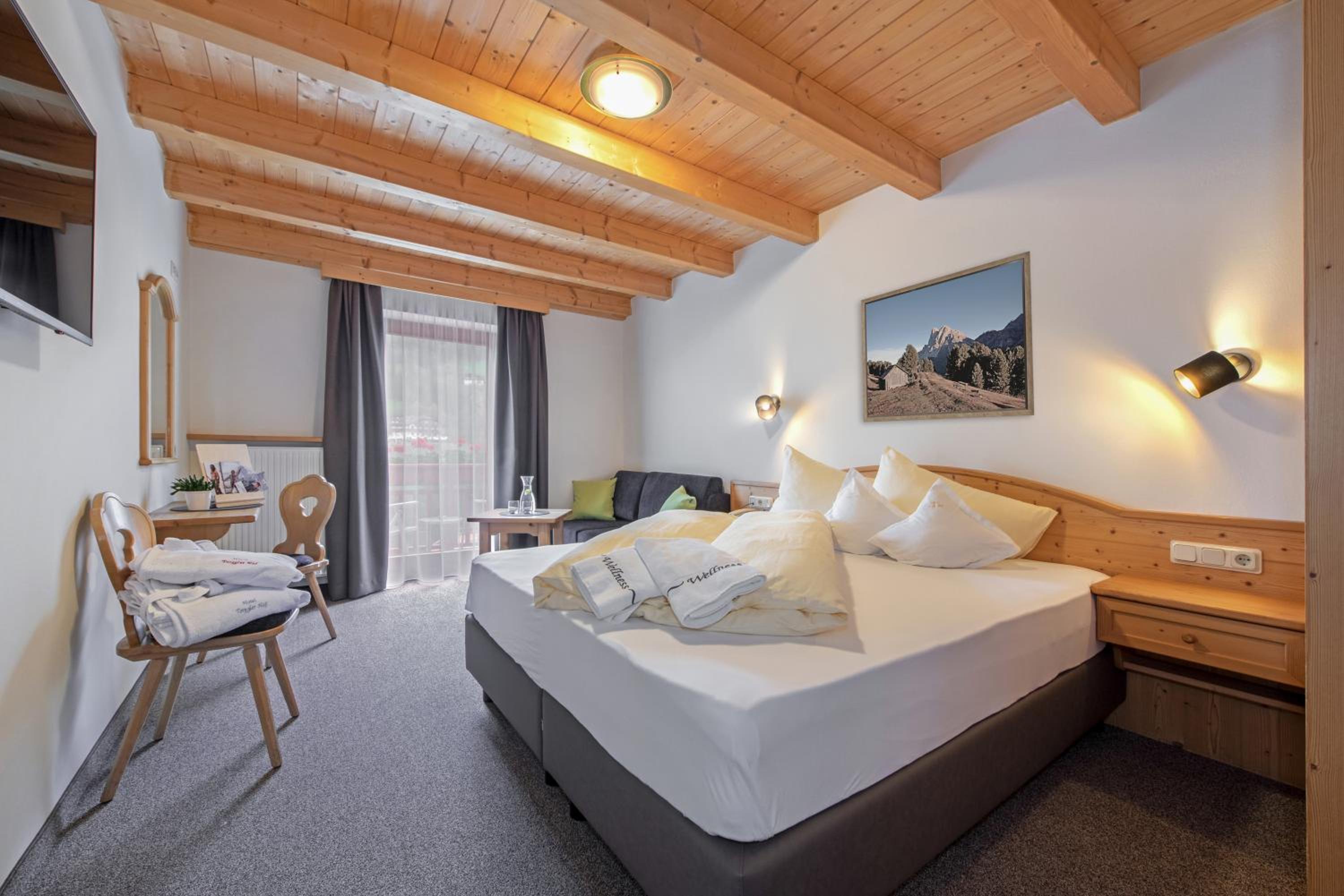 Double Room with Balcony - Photo 2