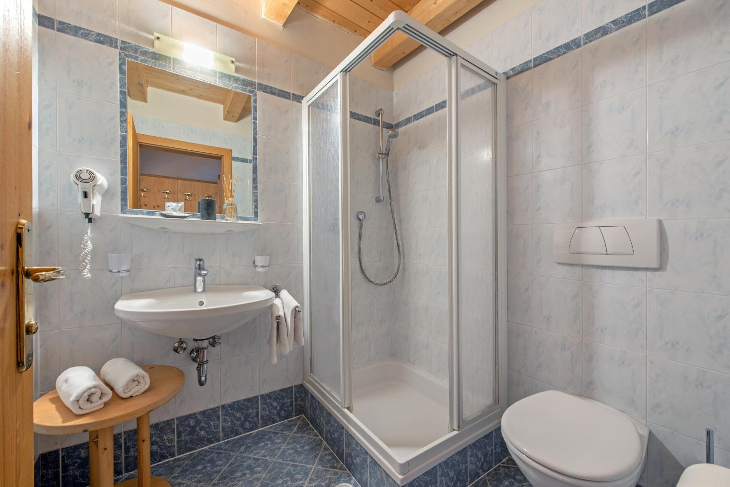 Double Room with Balcony - Photo 4