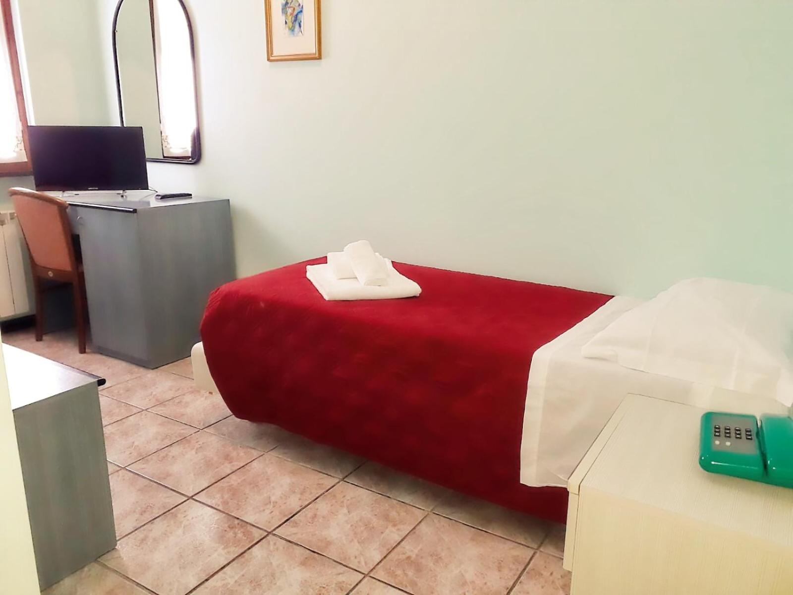 Single Room photo 1