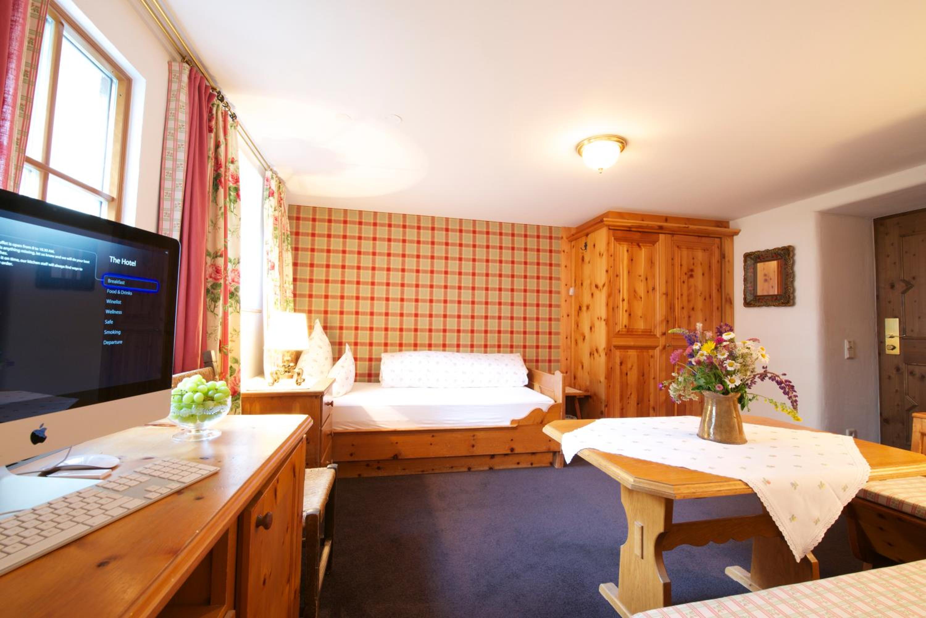 Single Room with Shared Bathroom photo 3