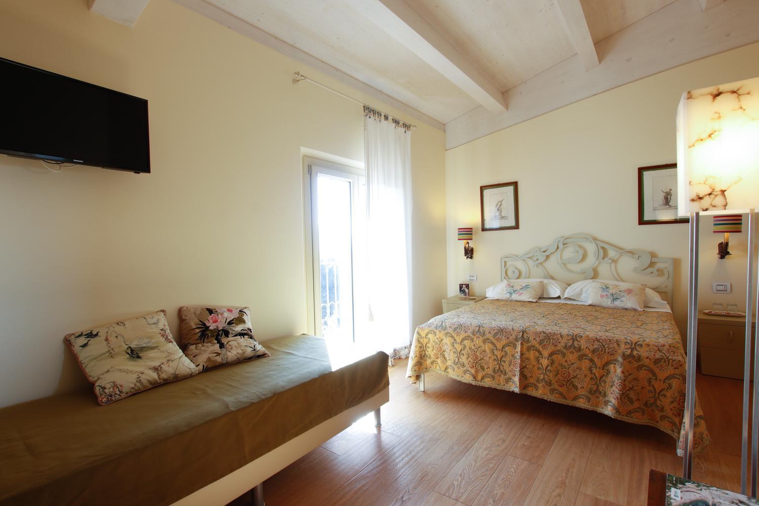 Queen Room With Pool View photo 1
