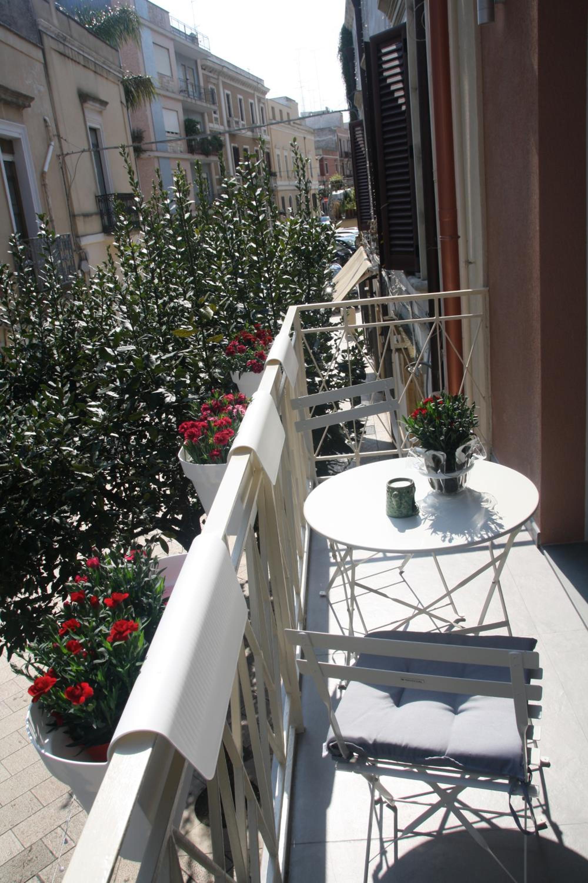 Studio Apartment - Photo 27