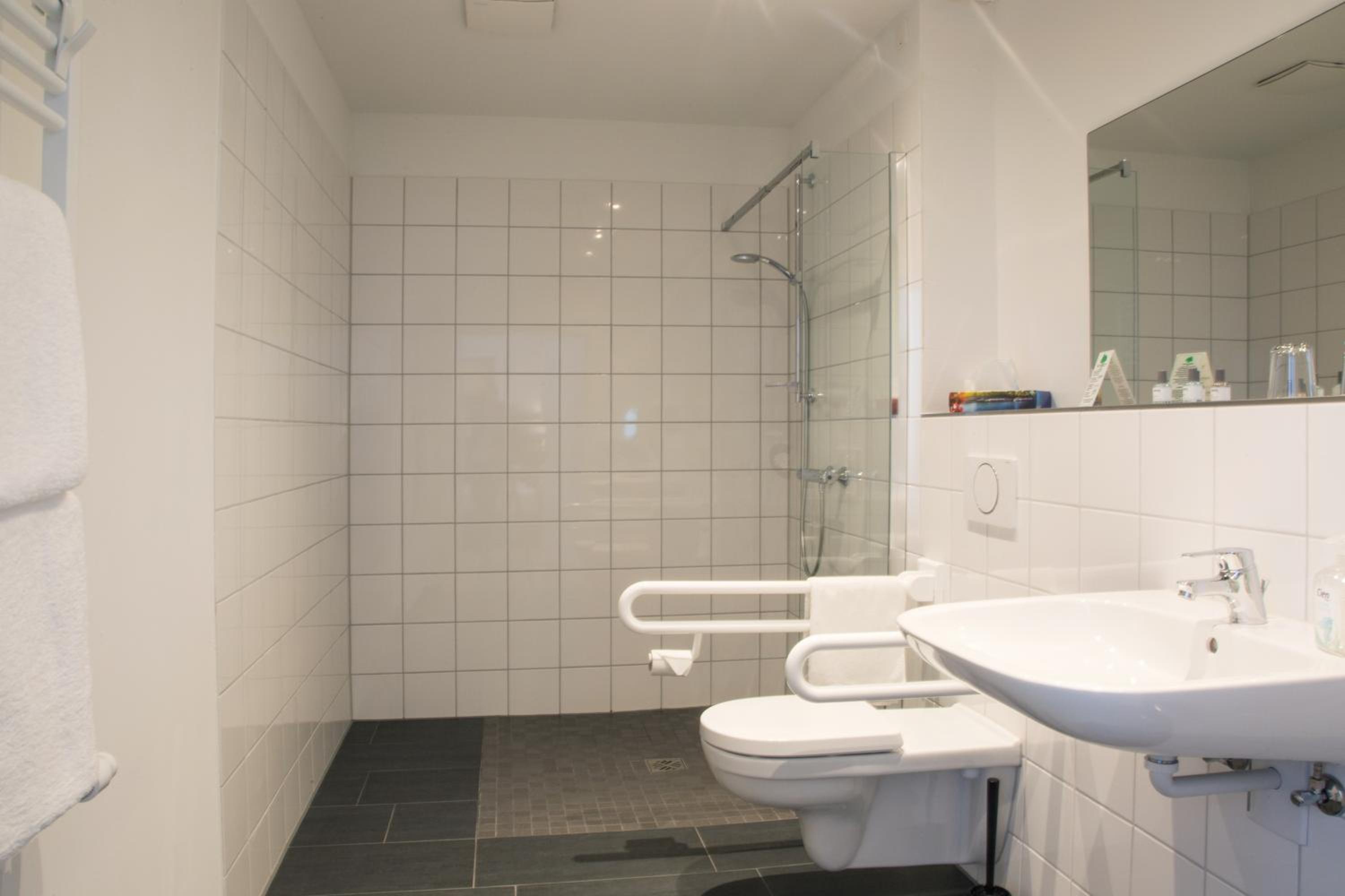 Double Room - Disability Access - Photo 9