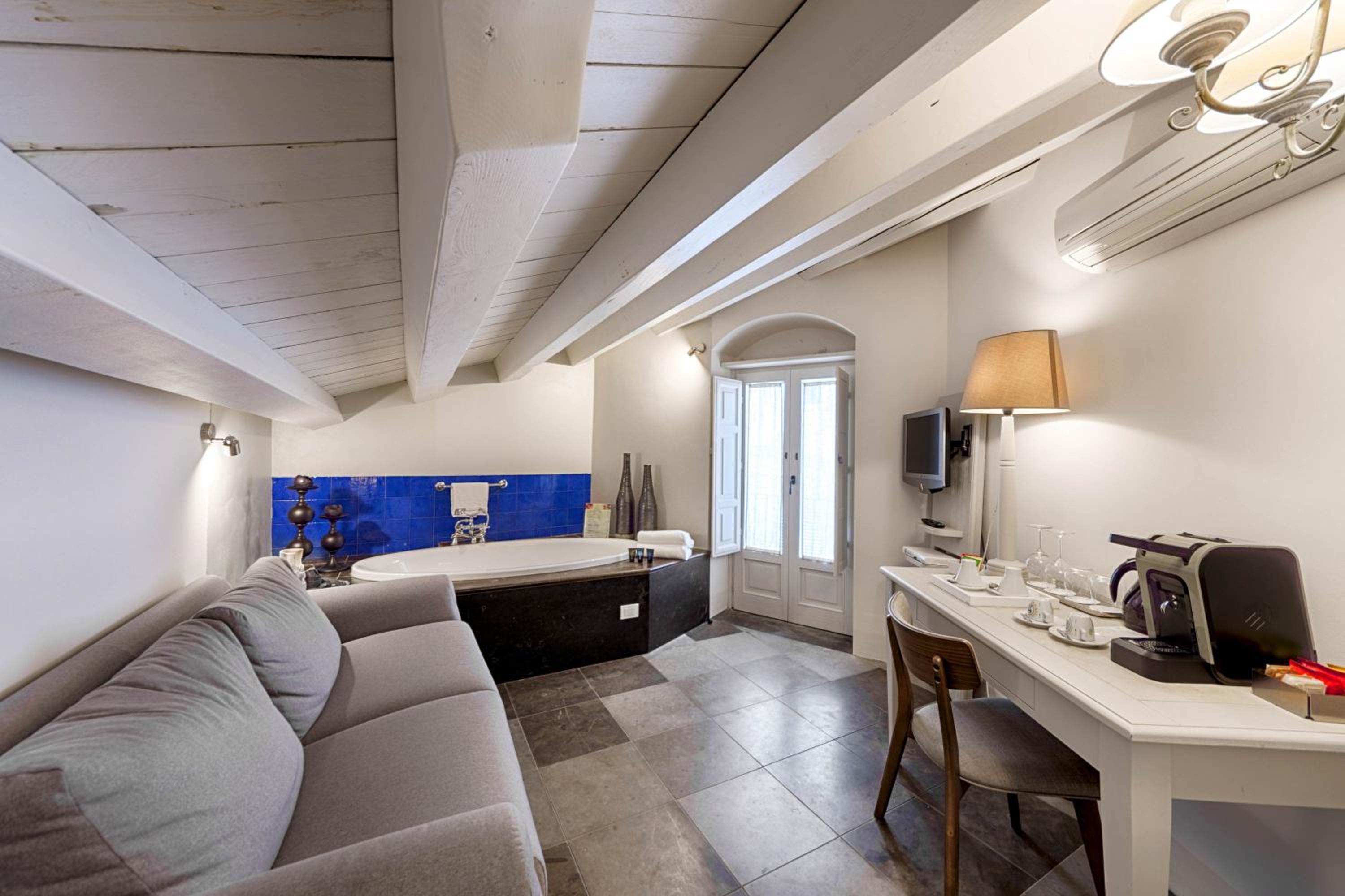 Junior Suite - Photo 18