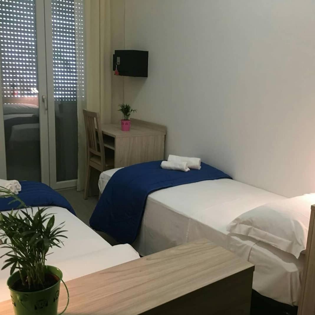 Twin Room with Balcony - Photo 1