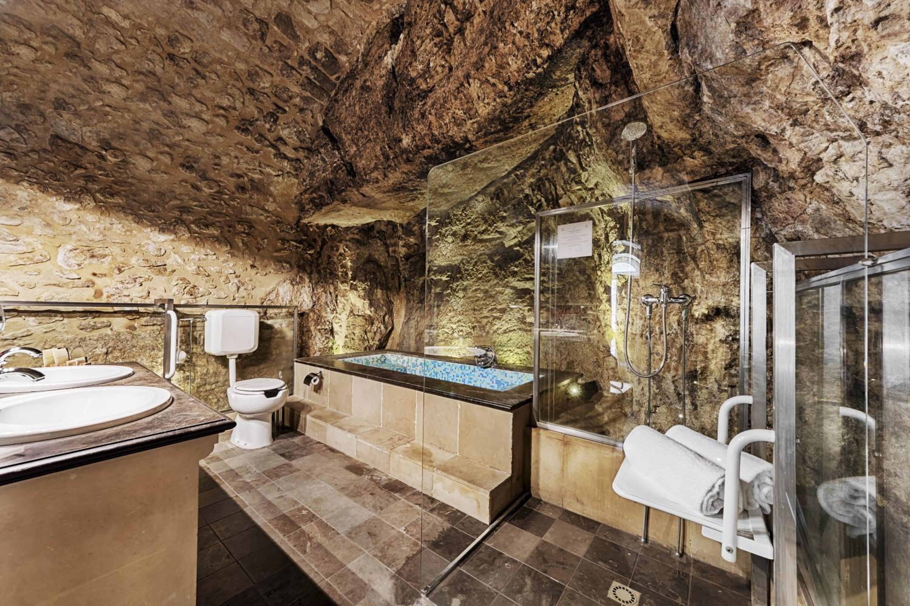 Deluxe Junior Suite - Photo 5