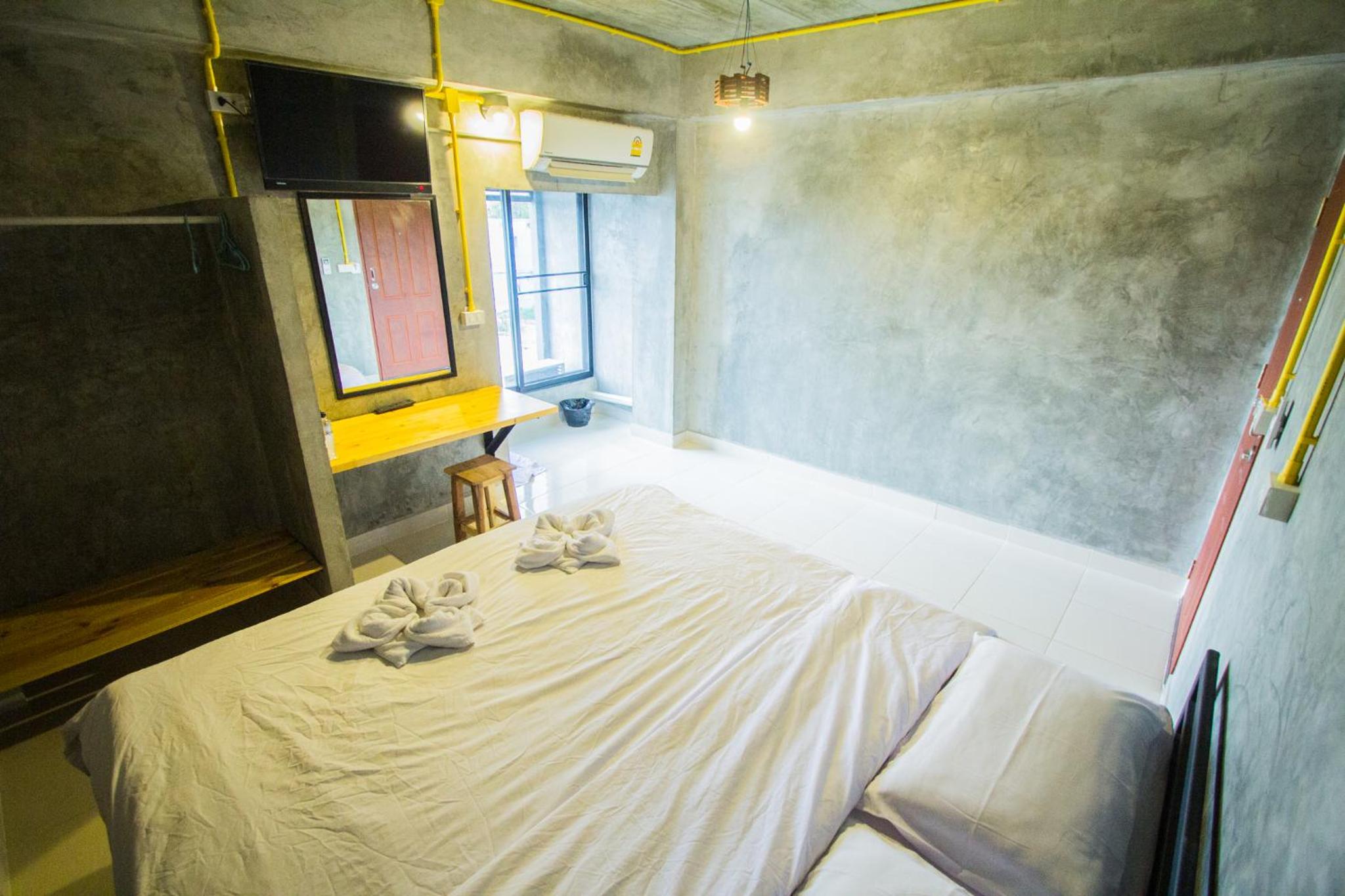 Deluxe King Room - Photo 2