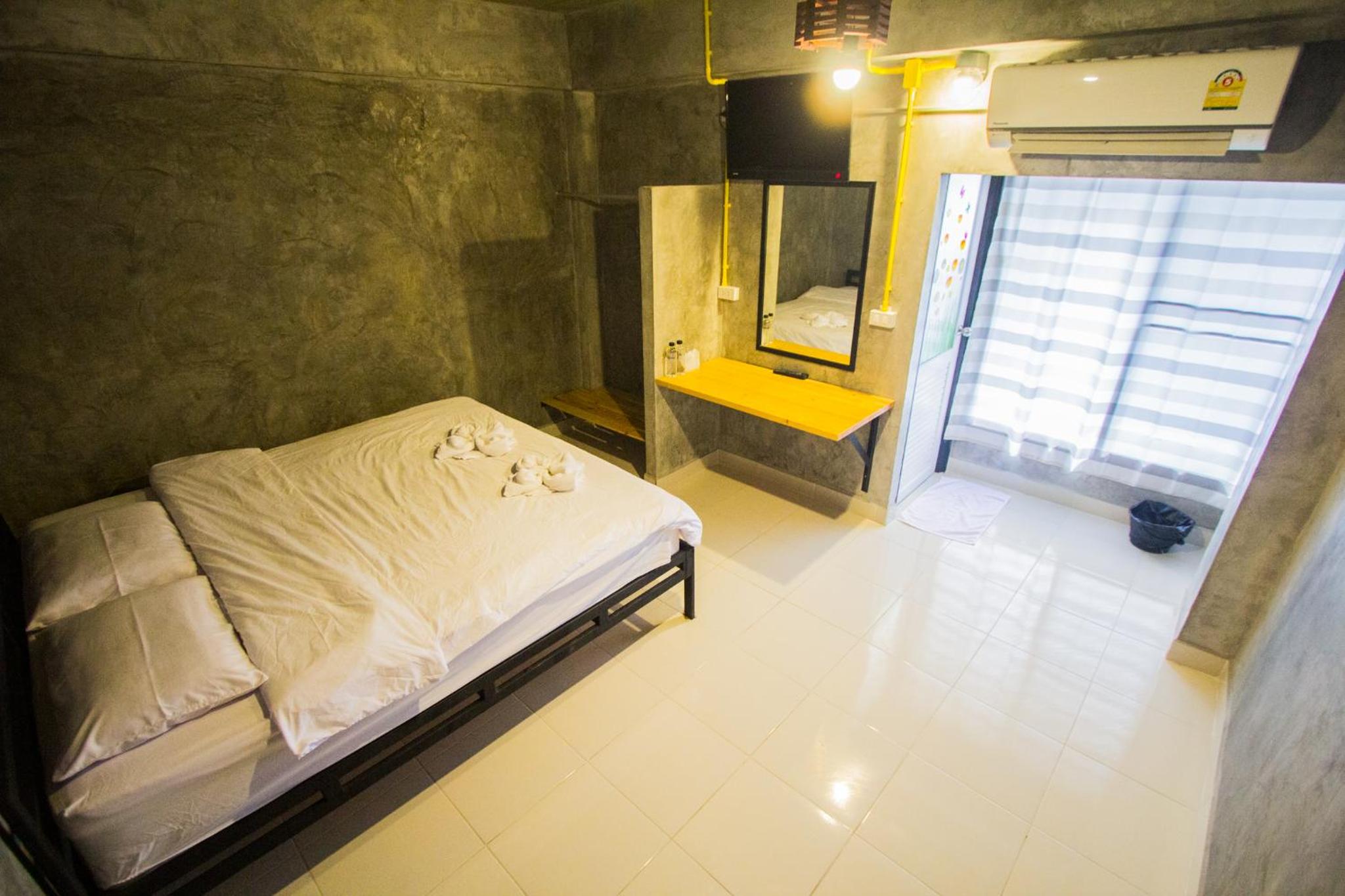 Deluxe King Room - Photo 4