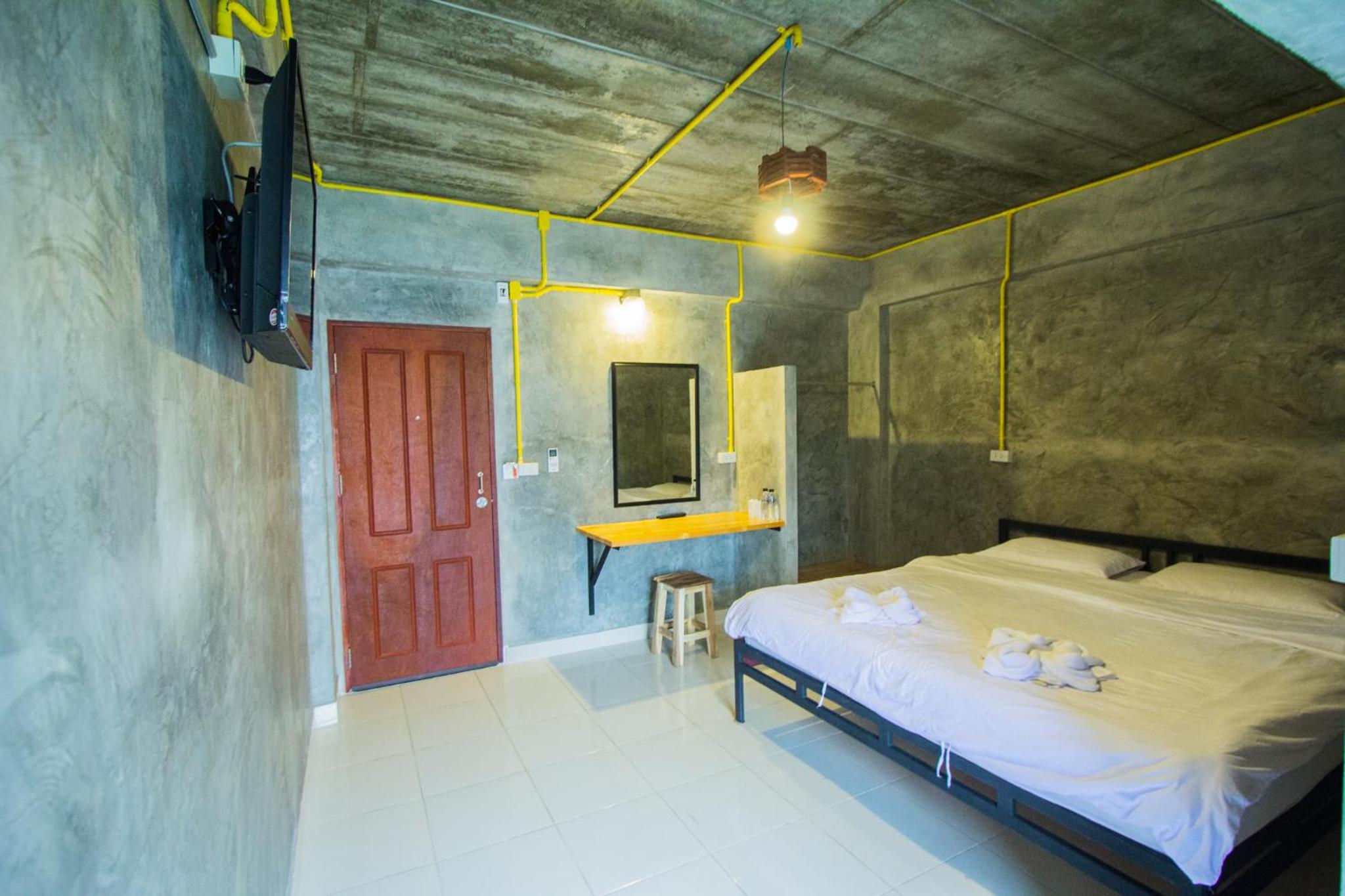 Deluxe King Room - Photo 5