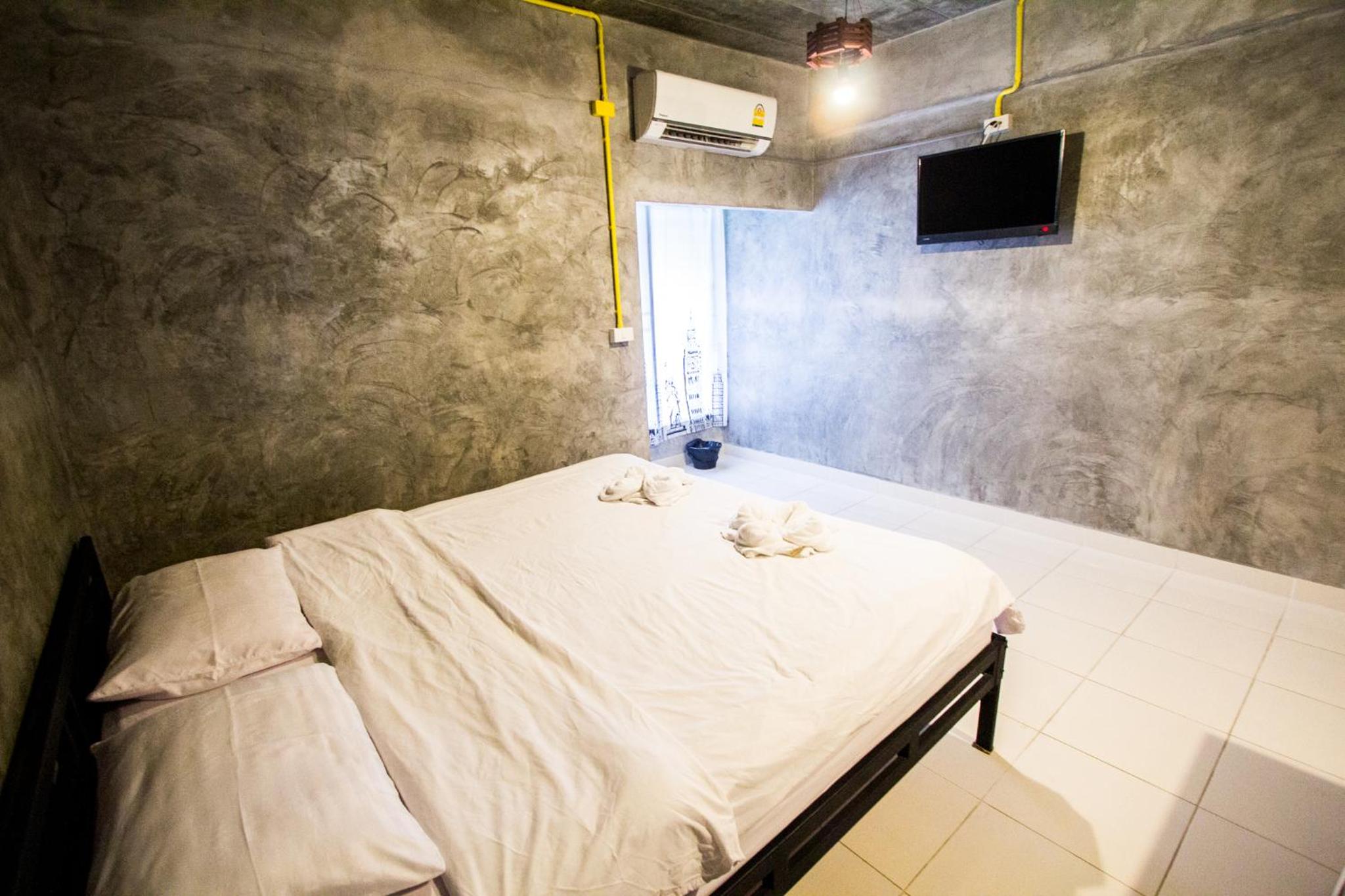 Deluxe King Room - Photo 1
