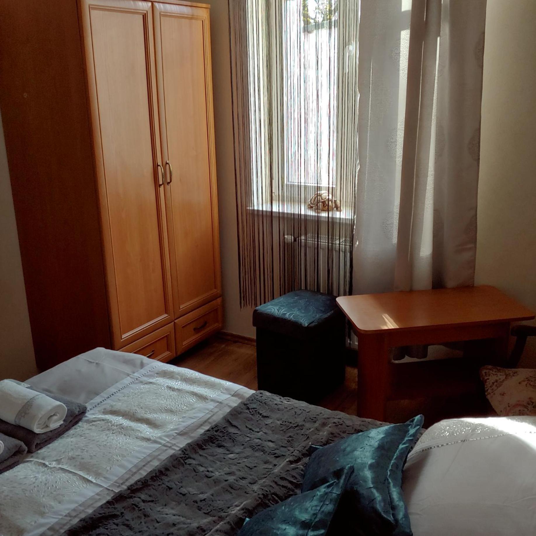 Double Room with Private Bathroom - Photo 2