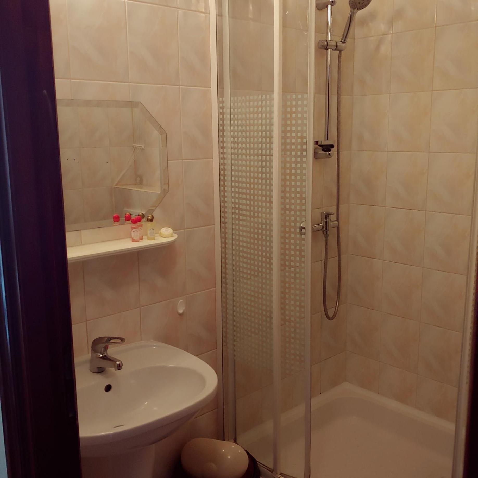 Double Room with Private Bathroom photo 1