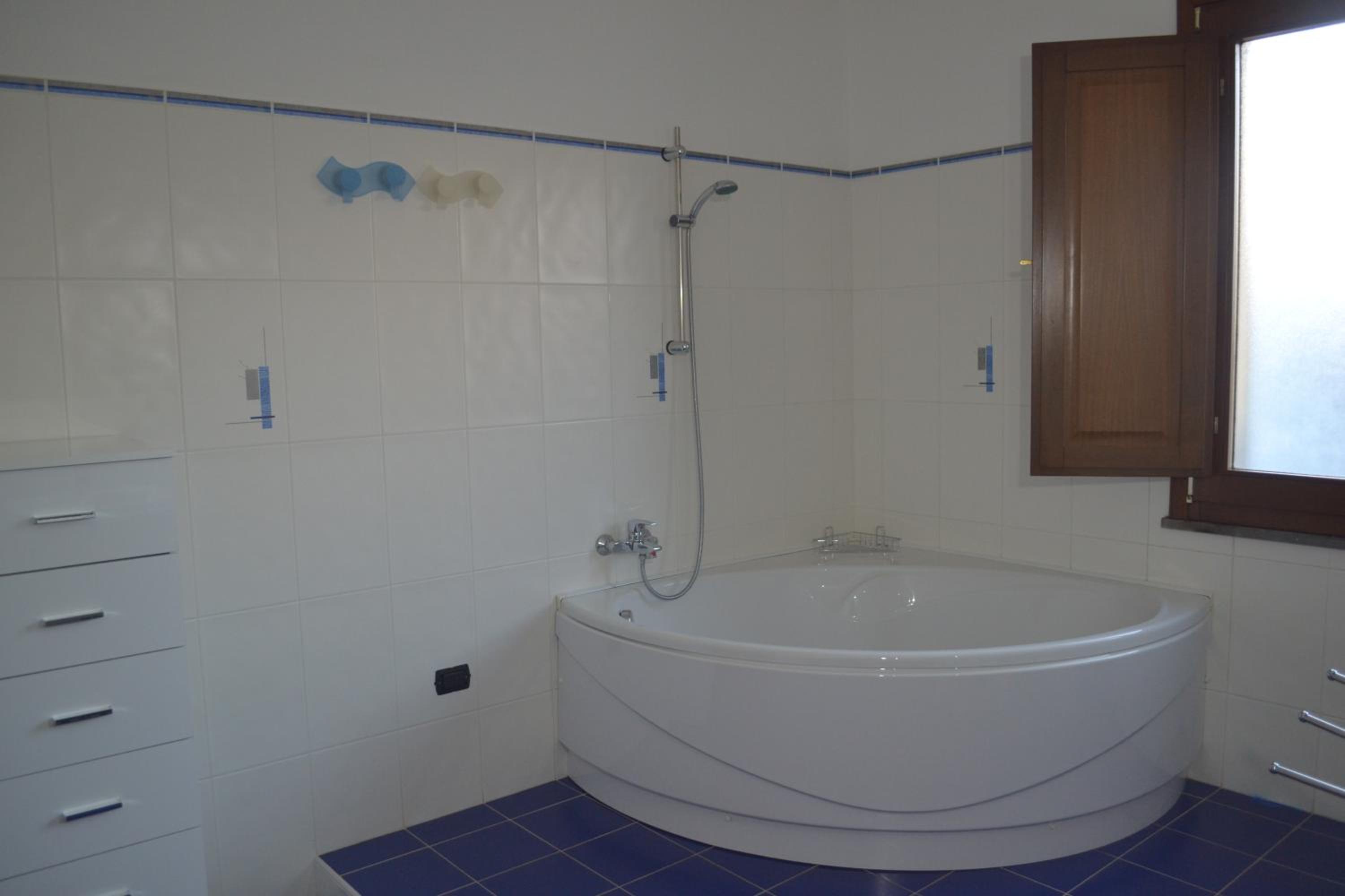 Twin Room with Private External Bathroom photo 2
