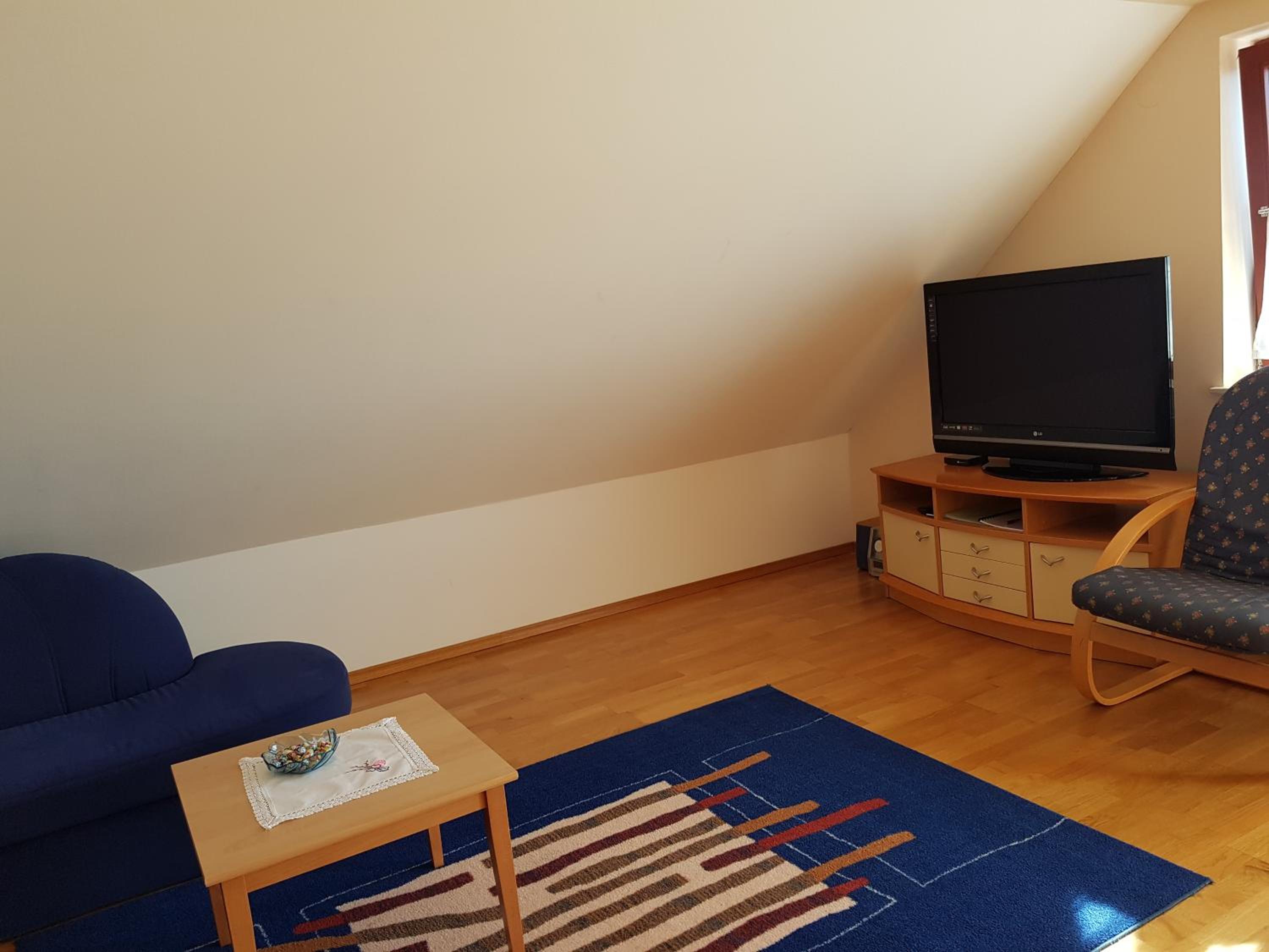 Two-Bedroom Apartment with Balcony - Photo 7