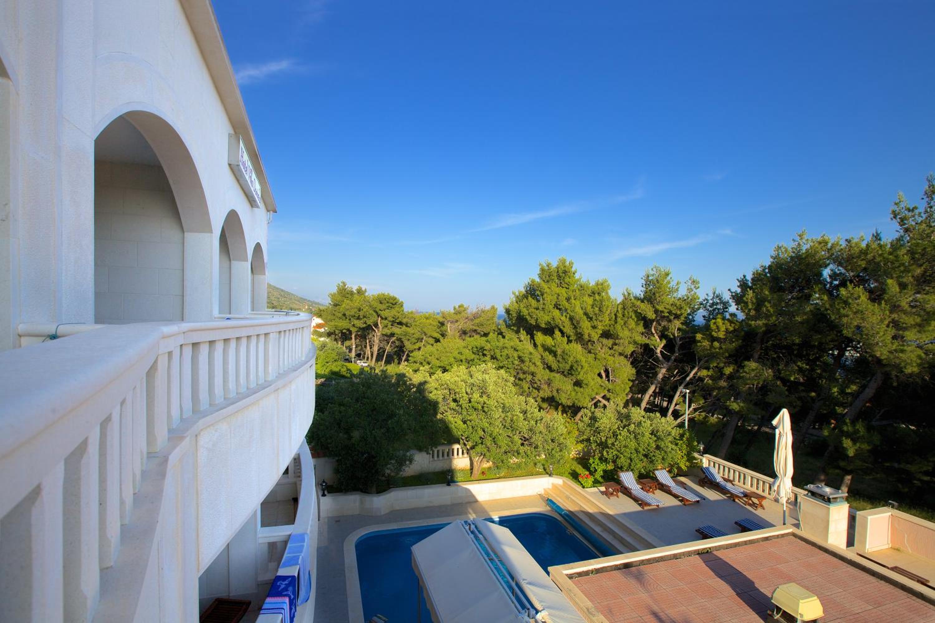 Double Room with Balcony - Photo 4