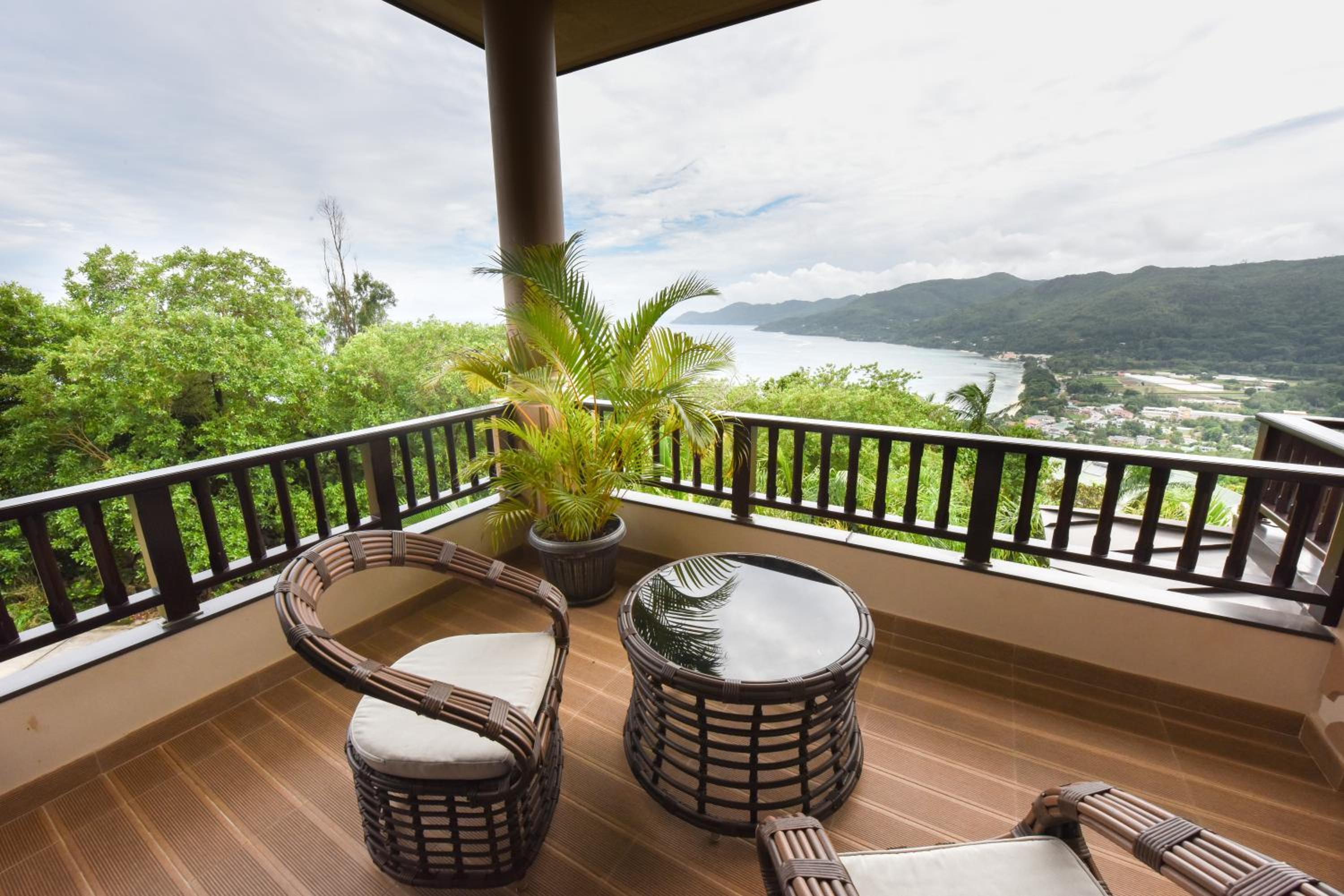 Deluxe Suite with Sea View