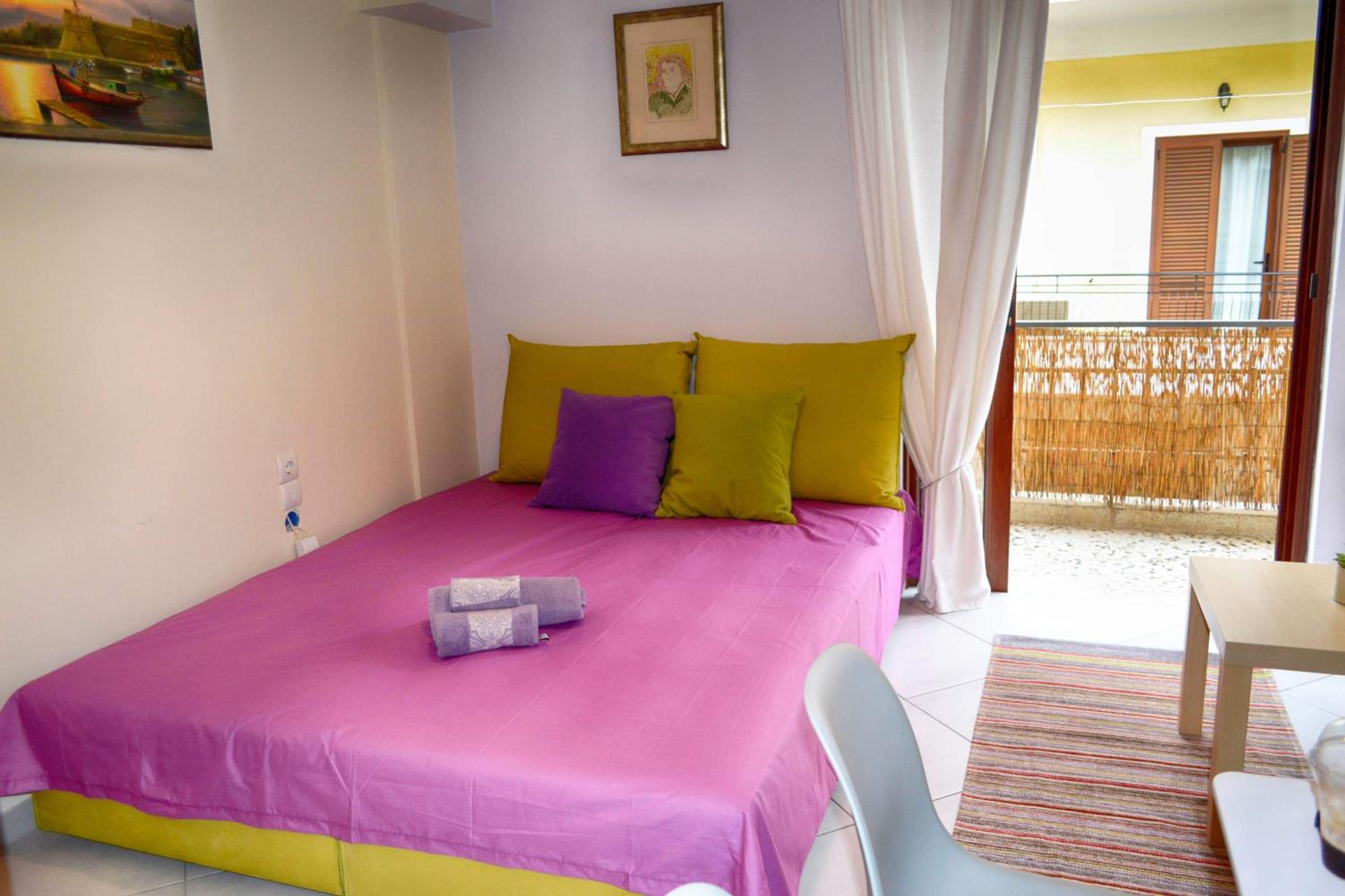 Apartment with Balcony - Photo 3