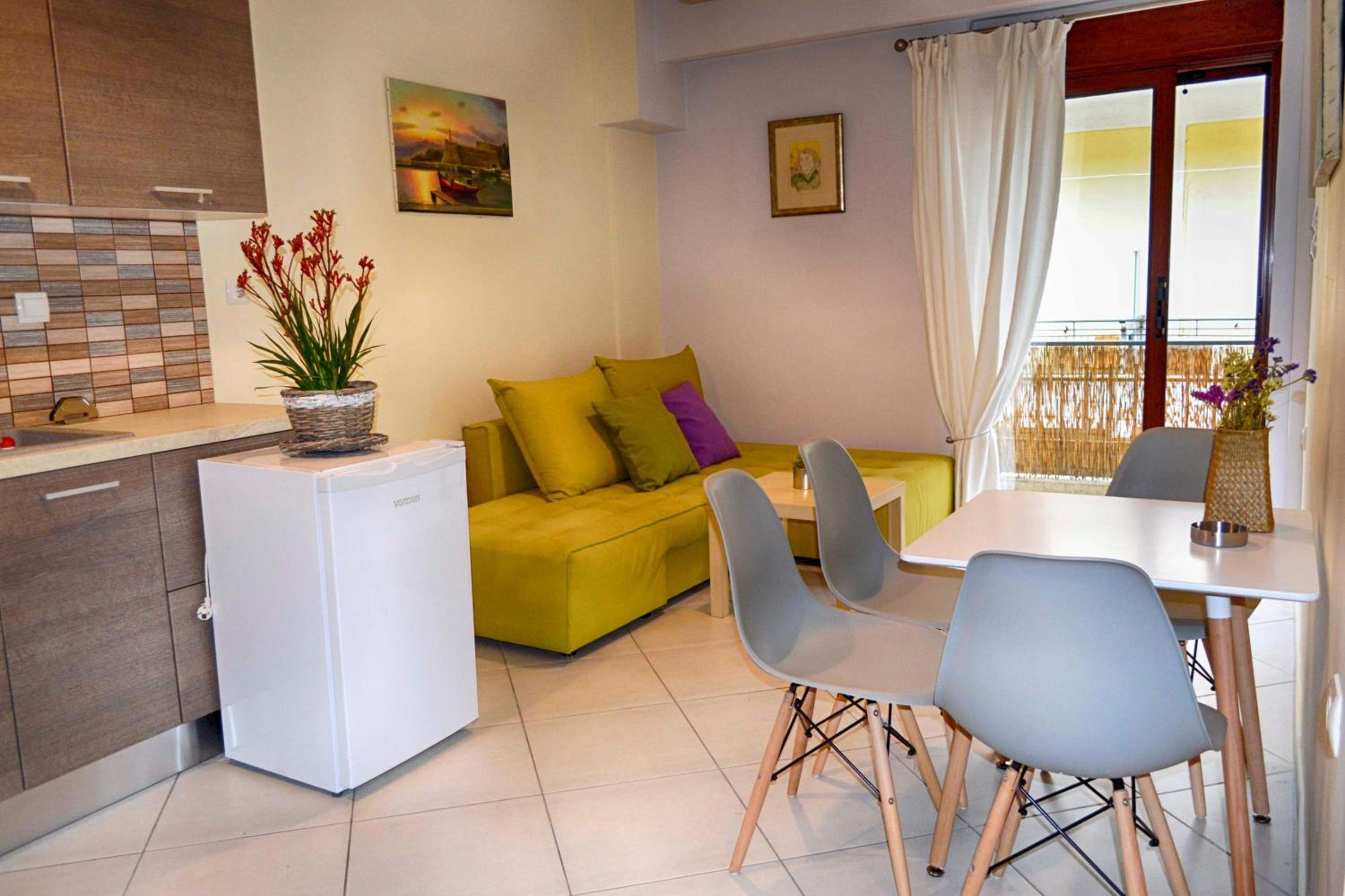 Apartment with Balcony - Photo 9