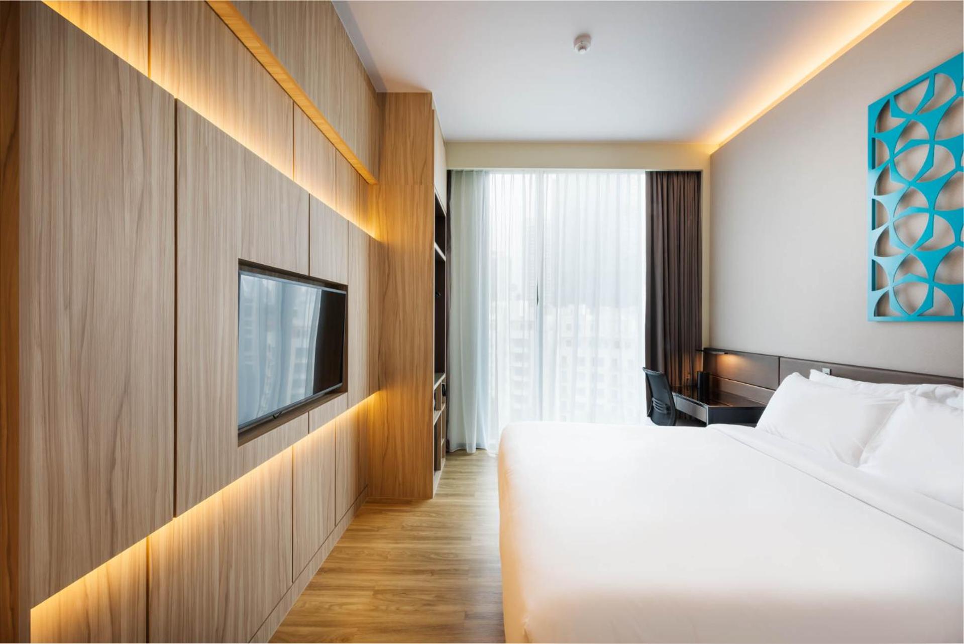 Deluxe Double Room, Higher Floor, Free Mini-bar thumbnail 6
