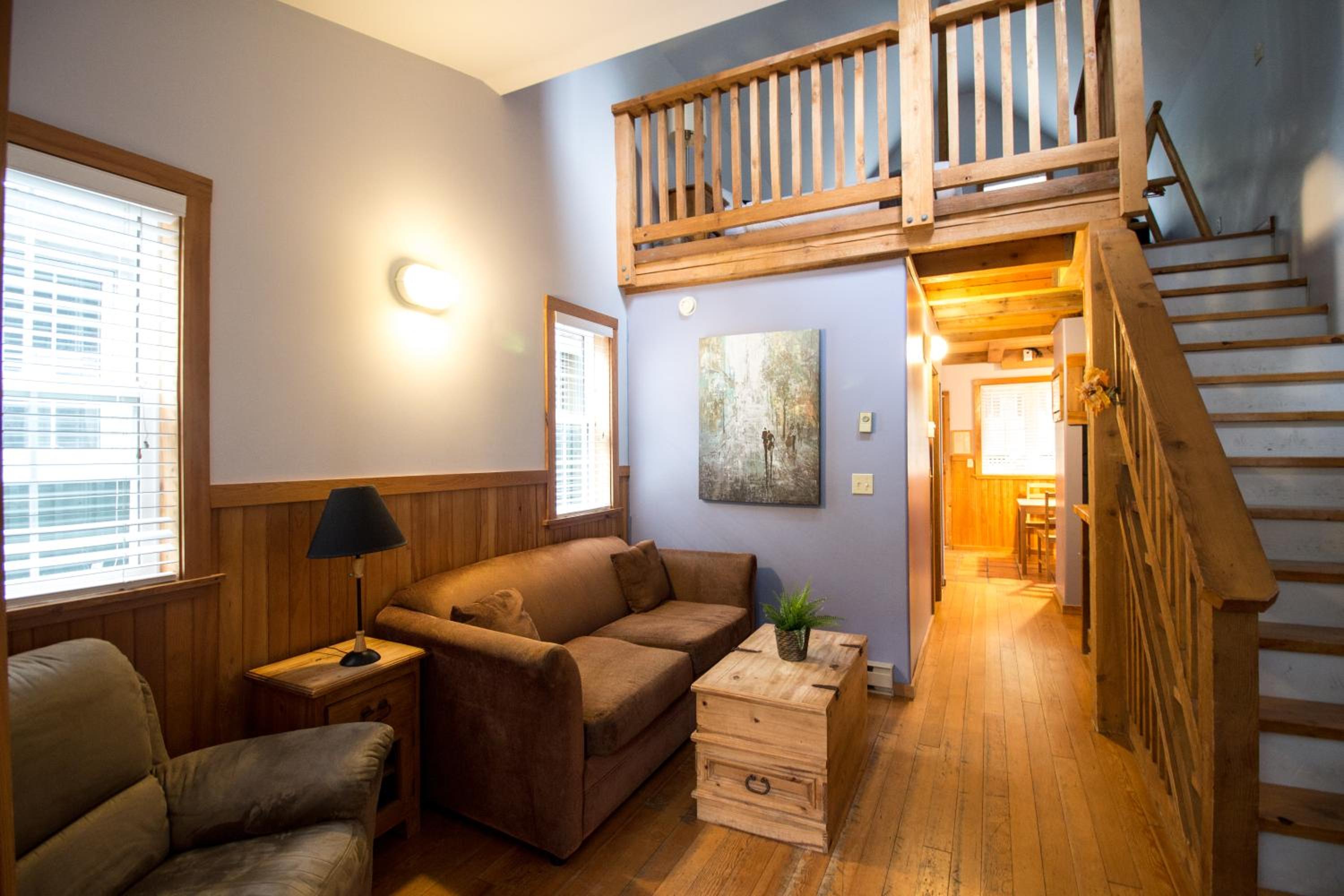 Two Bedroom Cottage B (Hot Tub + Forest View) photo 3