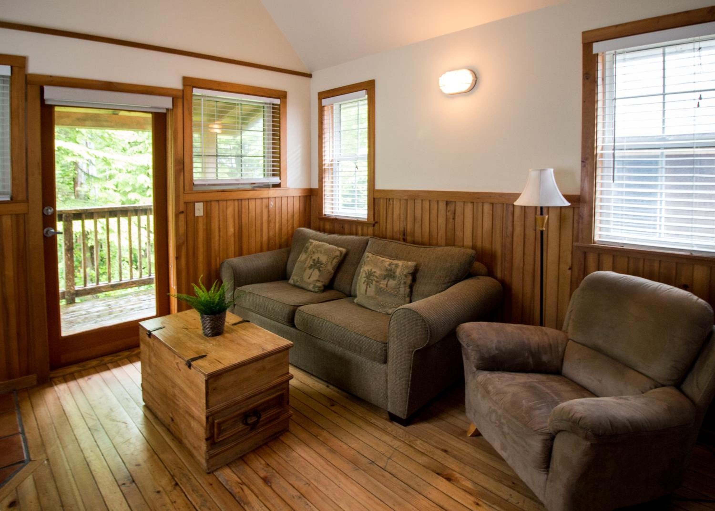 Two Bedroom Cottage B (Hot Tub + Forest View) photo 1