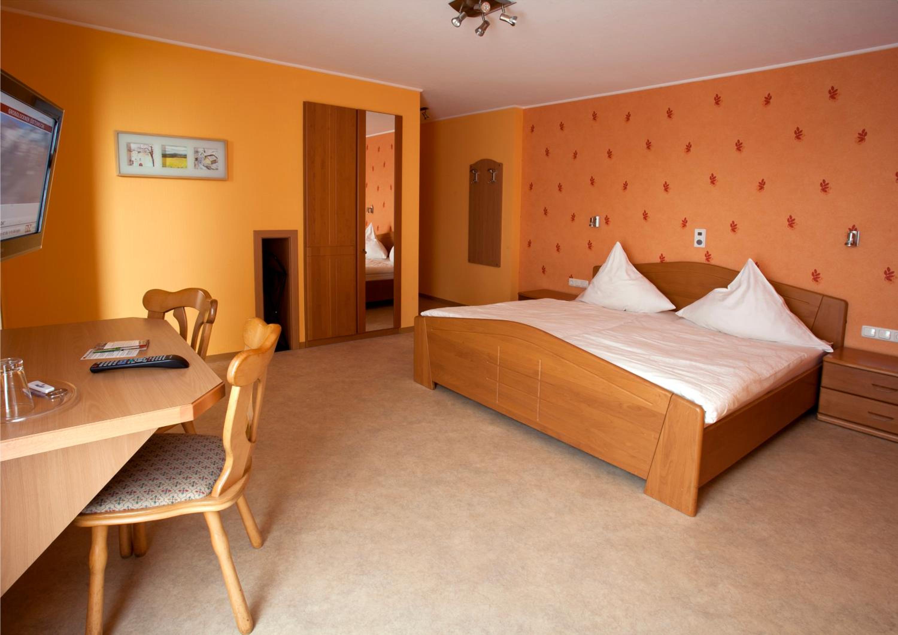 Standard Double Room - Photo 9