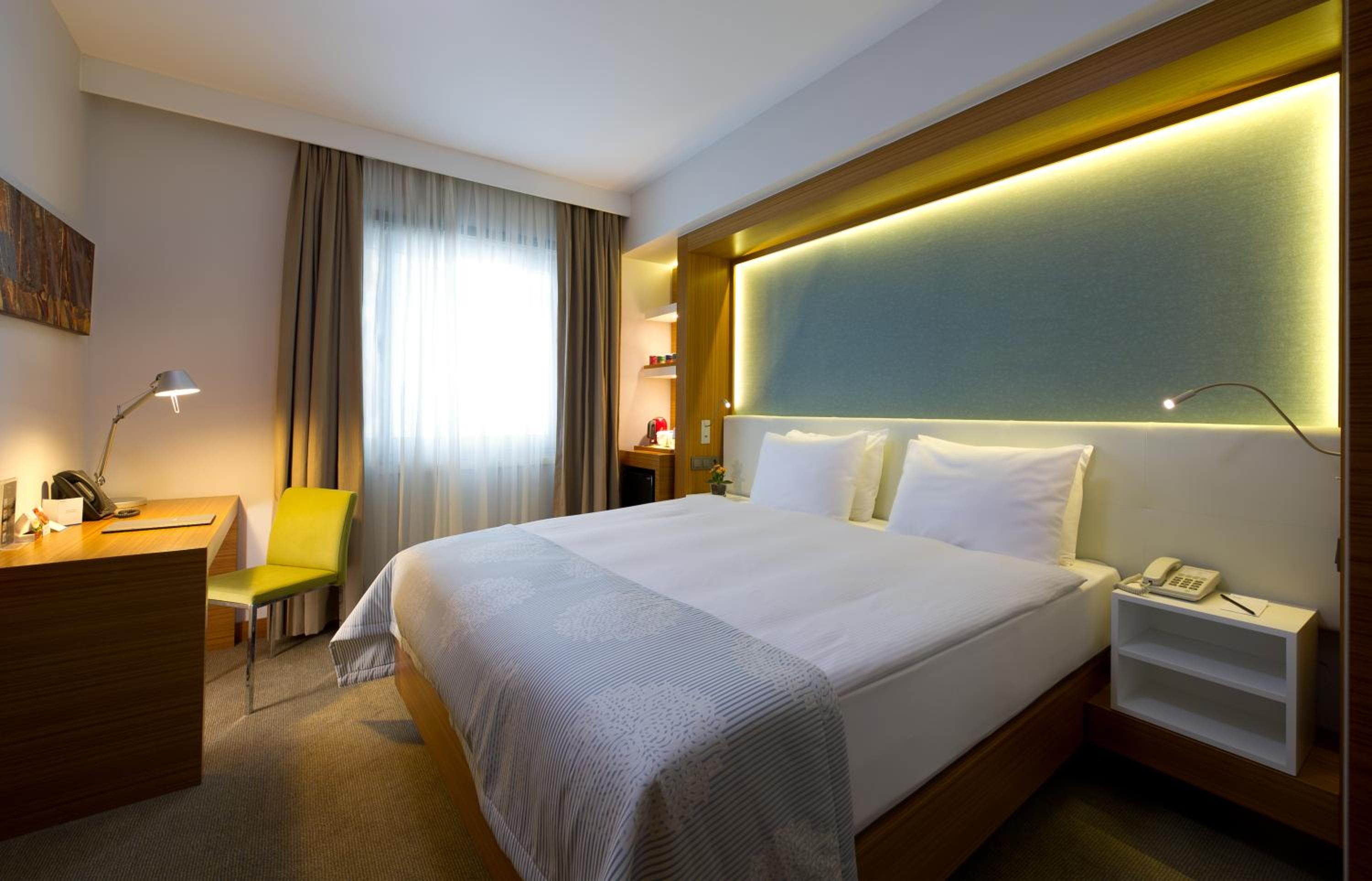 Standard King Room photo 2