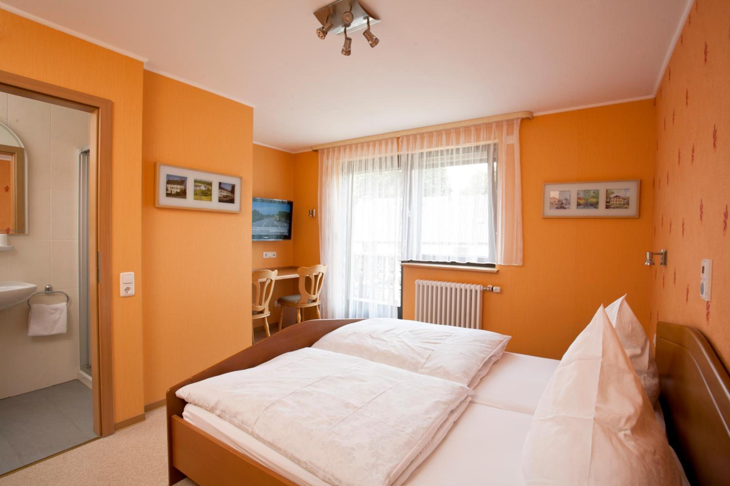 Standard Double Room - Photo 16