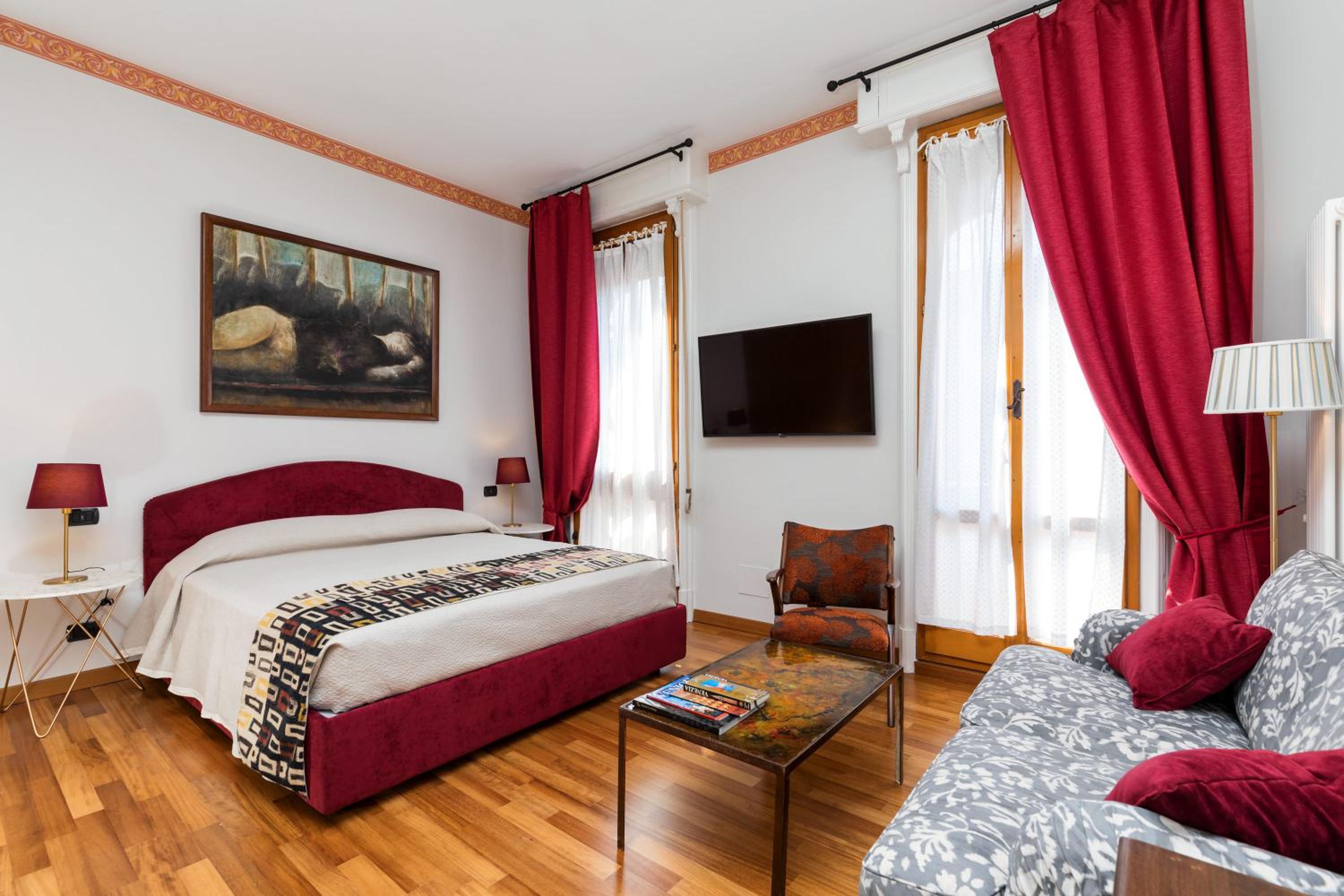 One-Bedroom Suite photo 3