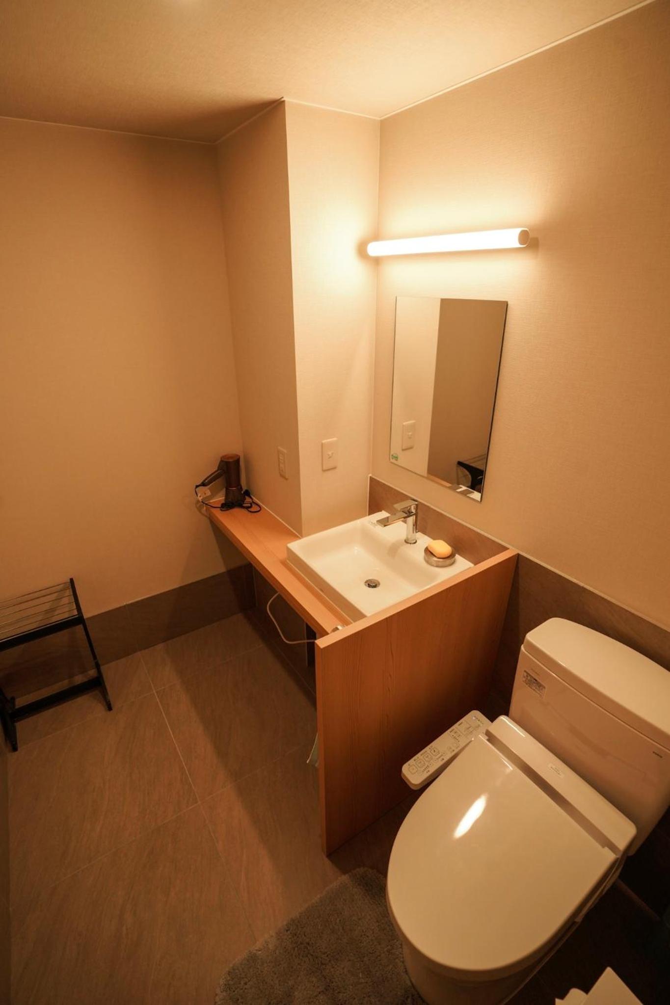 Standard Twin Room with Shared Bathroom photo 3