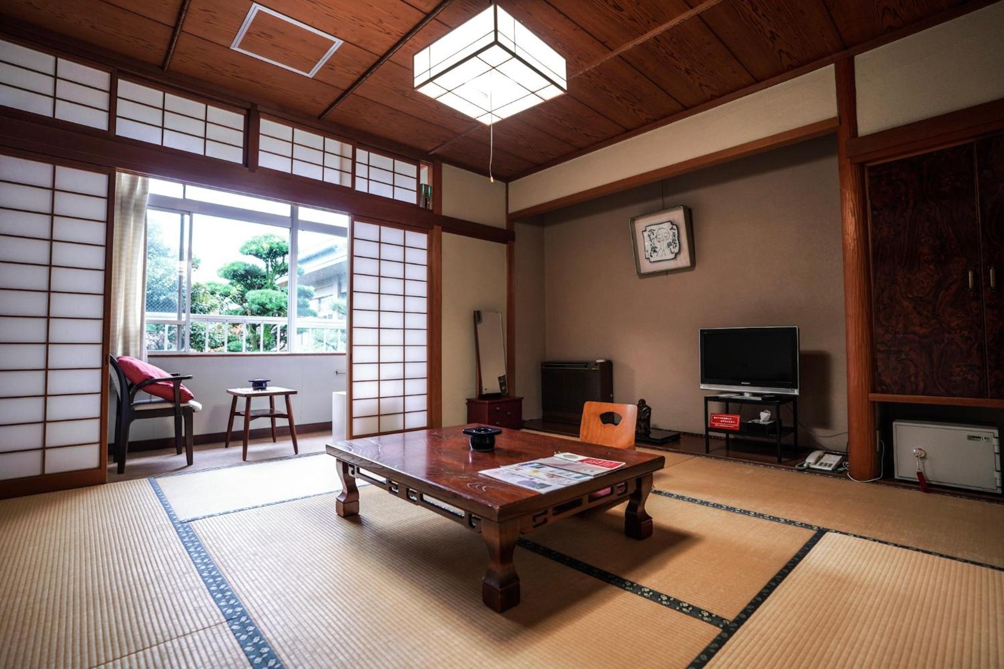 Japanese-Style Standard Room with Shared Bathroom photo 2