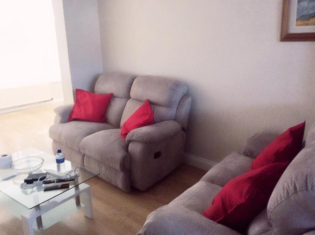 Three-Bedroom House photo 2