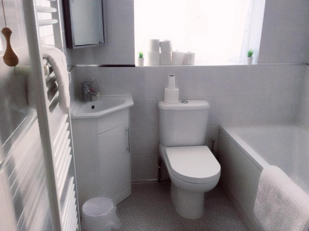 Three-Bedroom House photo 3