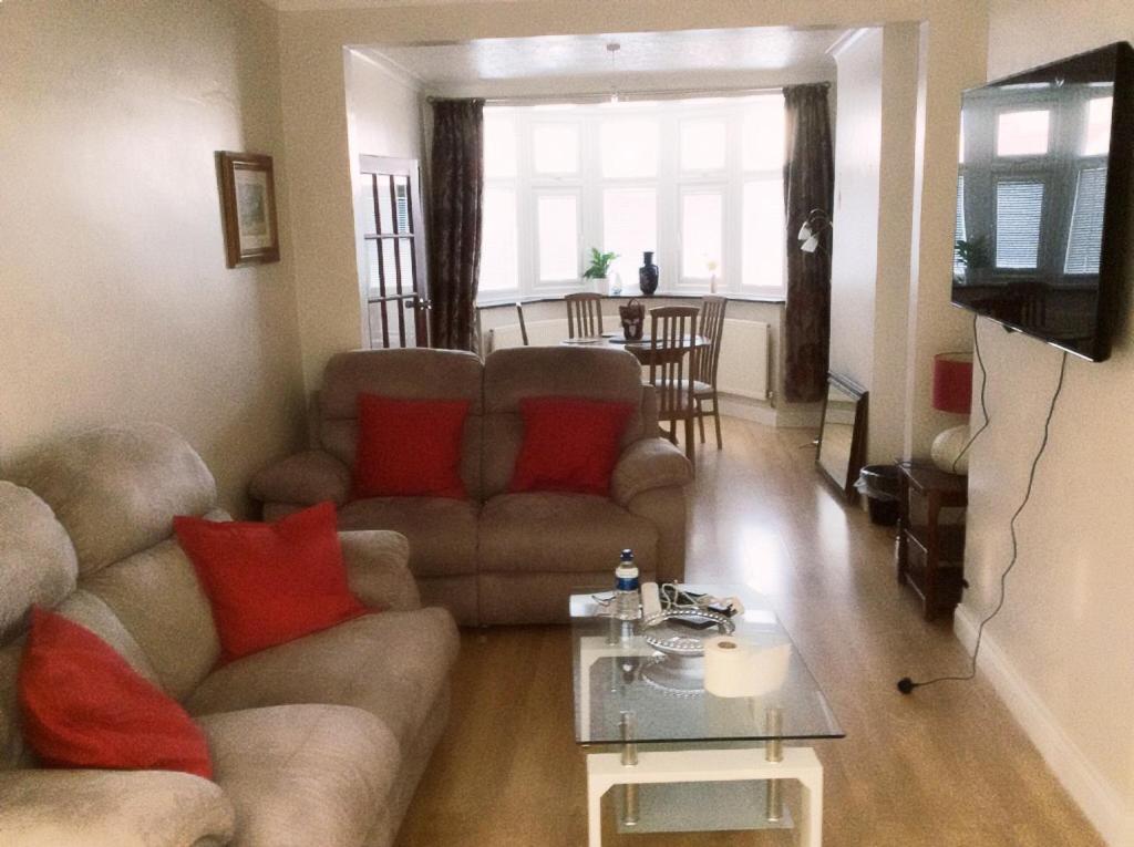 Three-Bedroom House photo 1